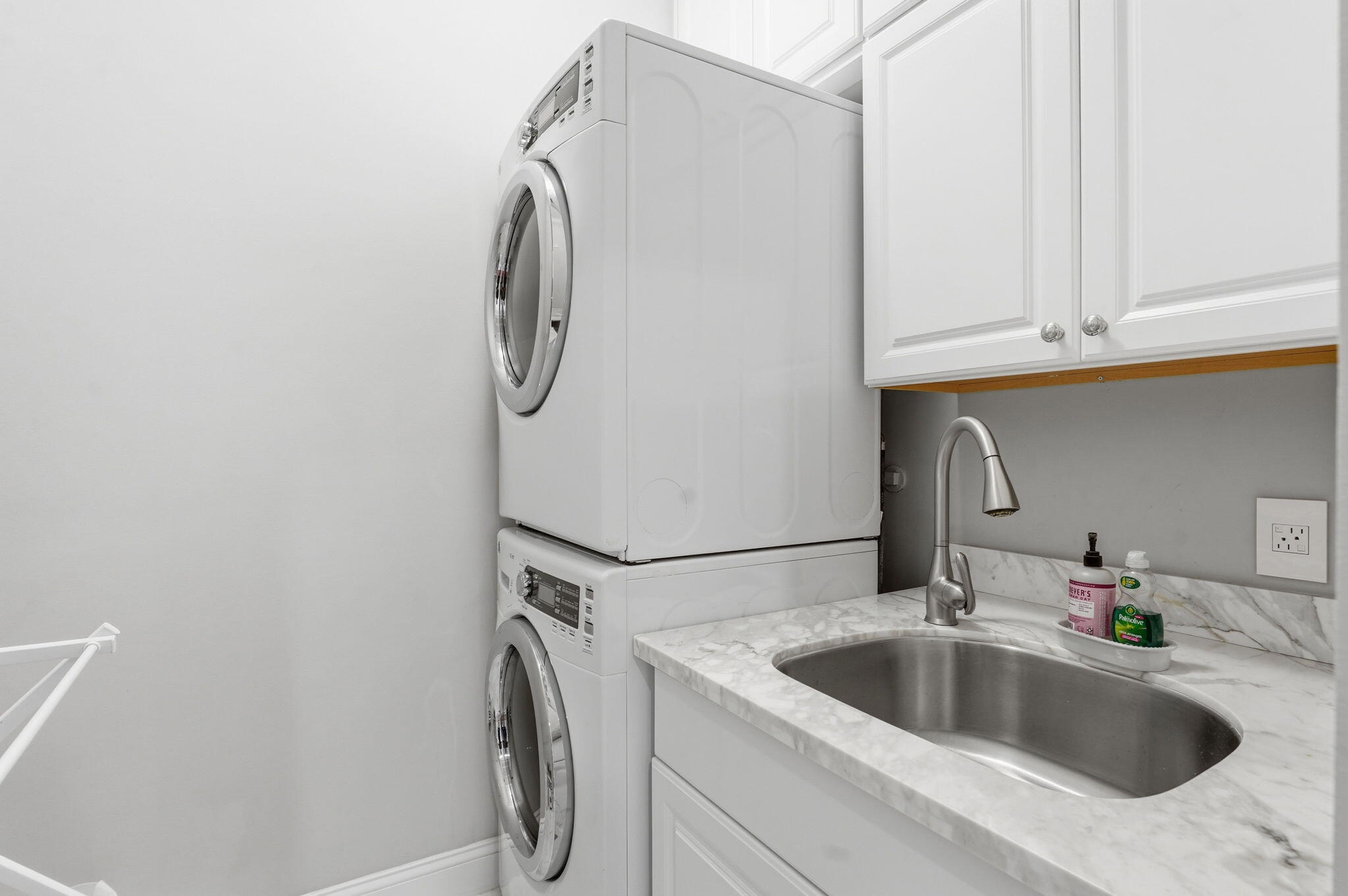 SATURNIA - Residential Lease