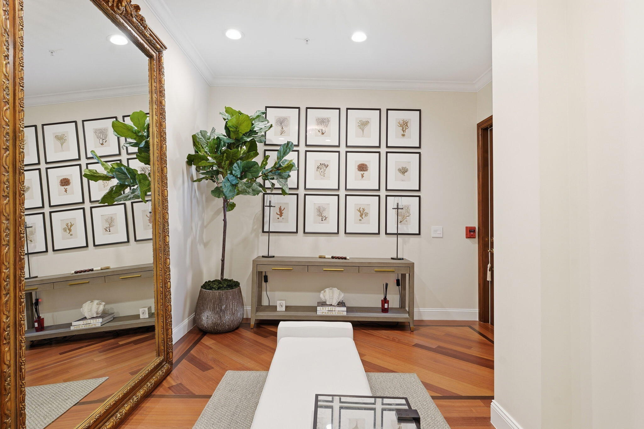 SATURNIA - Residential Lease