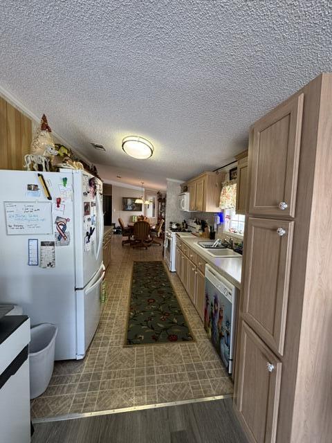 WHISPERING CREEK - Residential