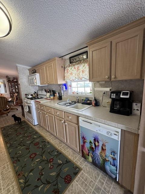 WHISPERING CREEK - Residential