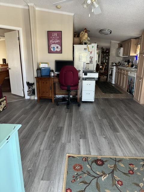 WHISPERING CREEK - Residential