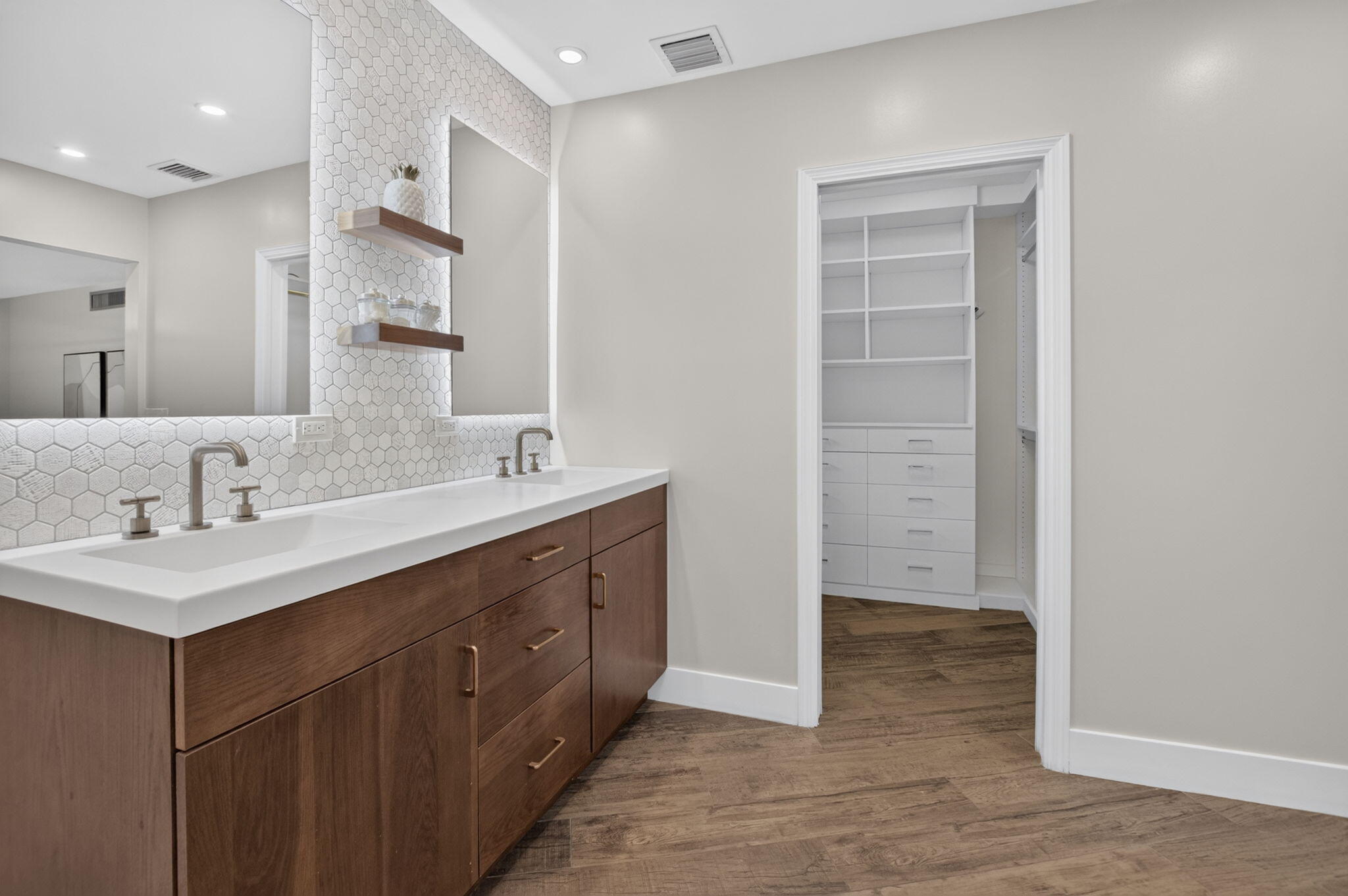 LAKE SHORE ESTATES - Residential
