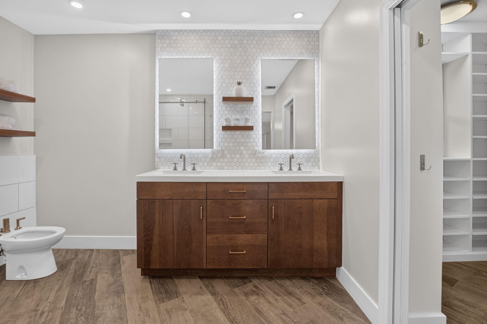 LAKE SHORE ESTATES - Residential
