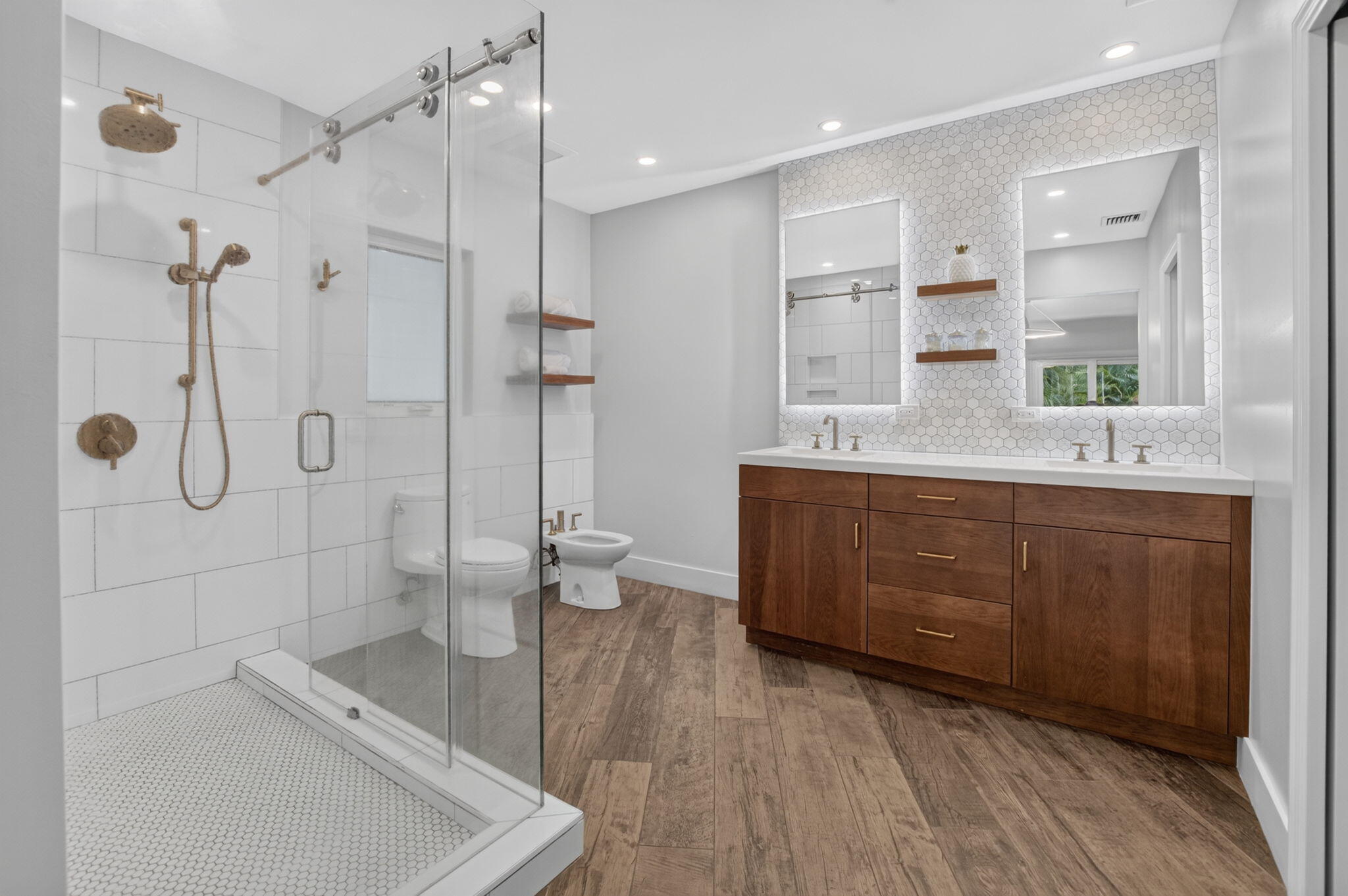 LAKE SHORE ESTATES - Residential