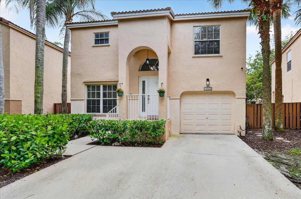 Nestled in the highly desirable community of Fountain Springs, this beautifully remodeled home offers 3 spacious bedrooms and 2.5 updated bathrooms, this move-in-ready home has been upgraded throughout. Enjoy peace of mind with a NEW ROOF, porcelain tile flooring, modern showers. The stunning kitchen is a chef's dream, complete with quartz countertops, new stainless steel appliances, and a custom built-in bar featuring a quartz countertop and built-in refrigerator perfect for entertaining. newer flooring in bedrooms. Spacious backyard ideal for relaxing or hosting gatherings. HOA provides exceptional value by maintaining exterior landscaping, pressure cleaning, exterior painting. Conveniently located just one block from the park, close to top-rated schools, shopping, dining & Highways Nestled in the highly desirable community of Fountain Springs, this beautifully remodeled home offers 3 spacious bedrooms and 2.5 updated bathrooms, this move-in-ready home has been upgraded throughout. Enjoy peace of mind with a new roof, porcelain tile flooring, modern showers. The stunning kitchen is a chef's dream, complete with quartz countertops, new stainless steel appliances, and a custom built-in bar featuring a quartz countertop and built-in refrigerator perfect for entertaining. newer flooring in bedrooms and a spacious backyard ideal for relaxing or hosting gatherings. HOA provides exceptional value by maintaining exterior landscaping, pressure cleaning, exterior painting. Conveniently located just one block from the park, close to top-rated schools, shopping, dining & Highways