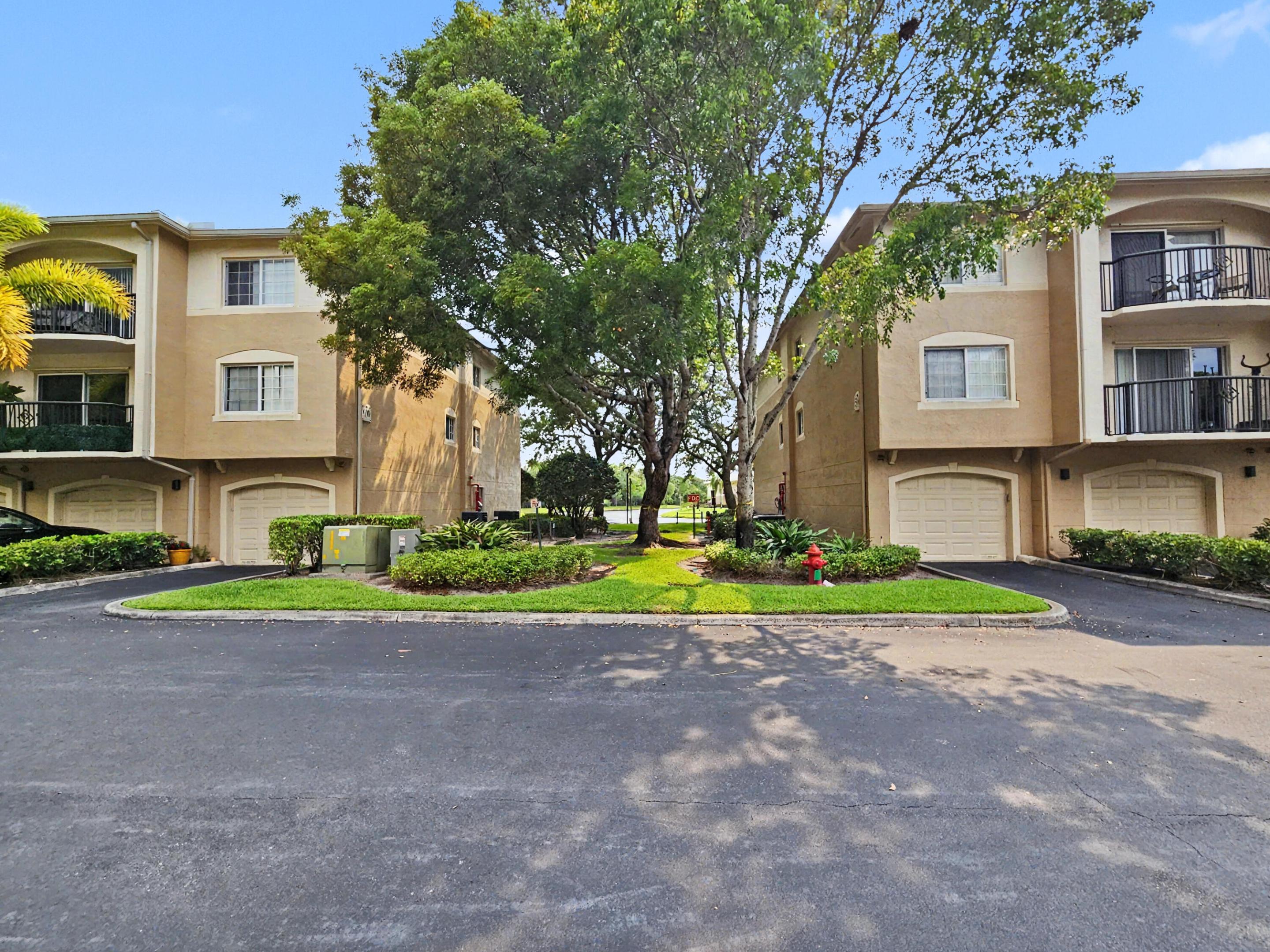 GRAND VIEW AT CRESTWOOD CONDO - Residential