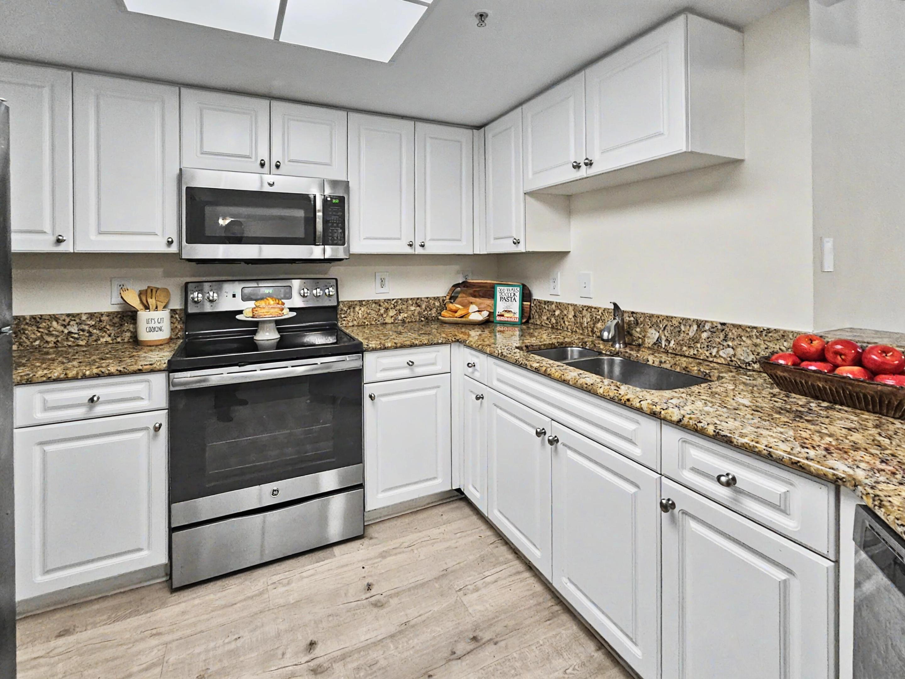 GRAND VIEW AT CRESTWOOD CONDO - Residential
