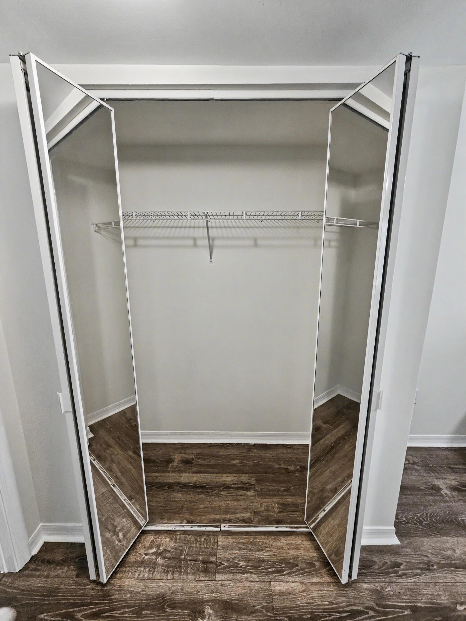 GRAND VIEW AT CRESTWOOD CONDO - Residential