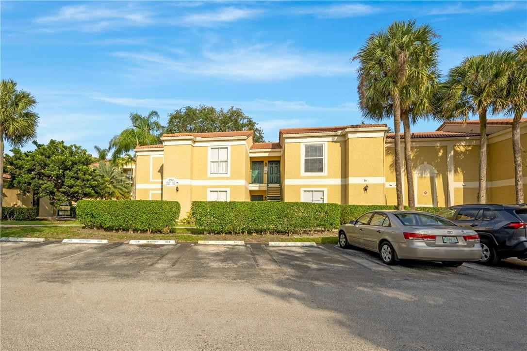 SAVANNAH AT RIVERSIDE CONDO - Residential Lease