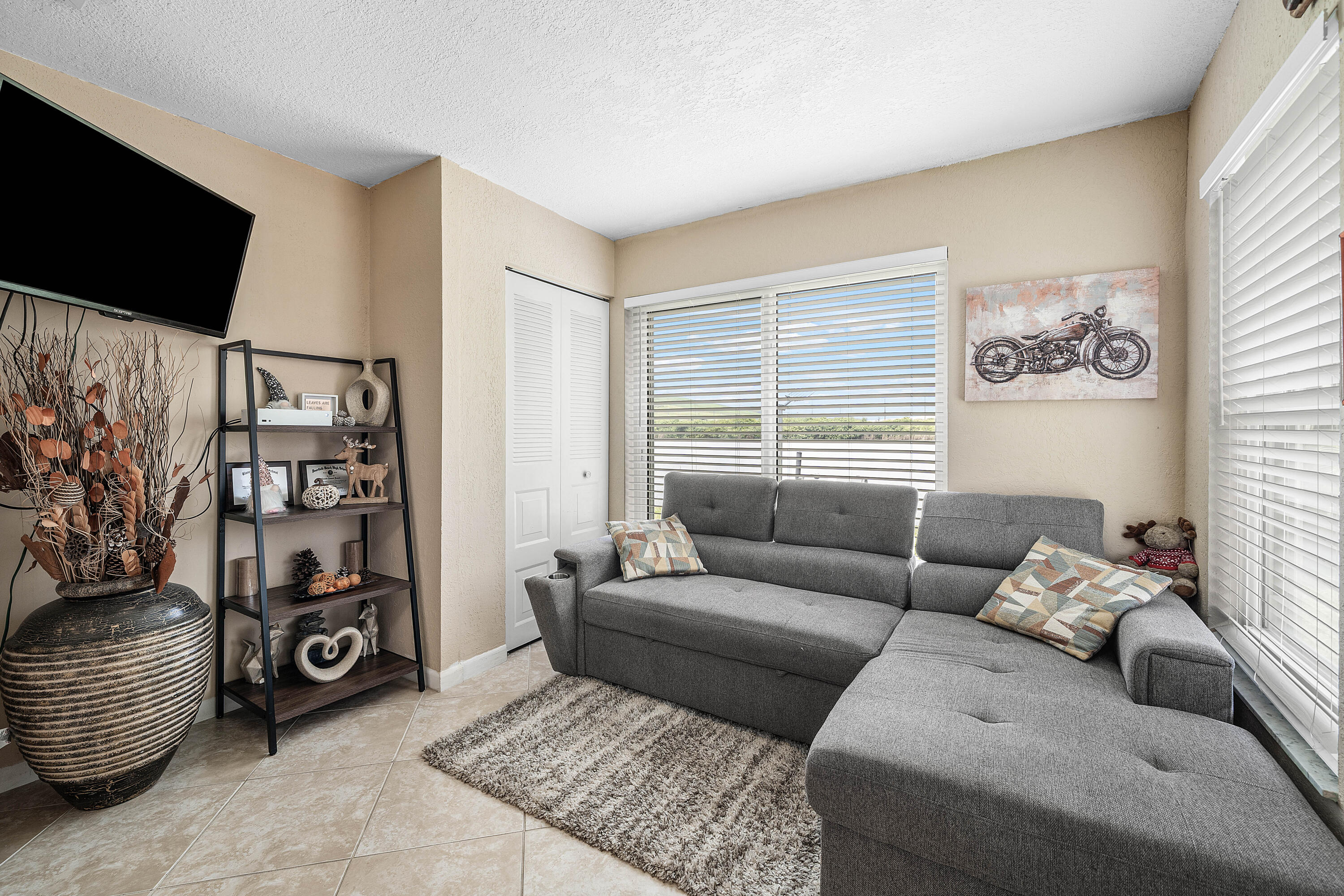 CRYSTAL LAKE 4TH SEC - Residential