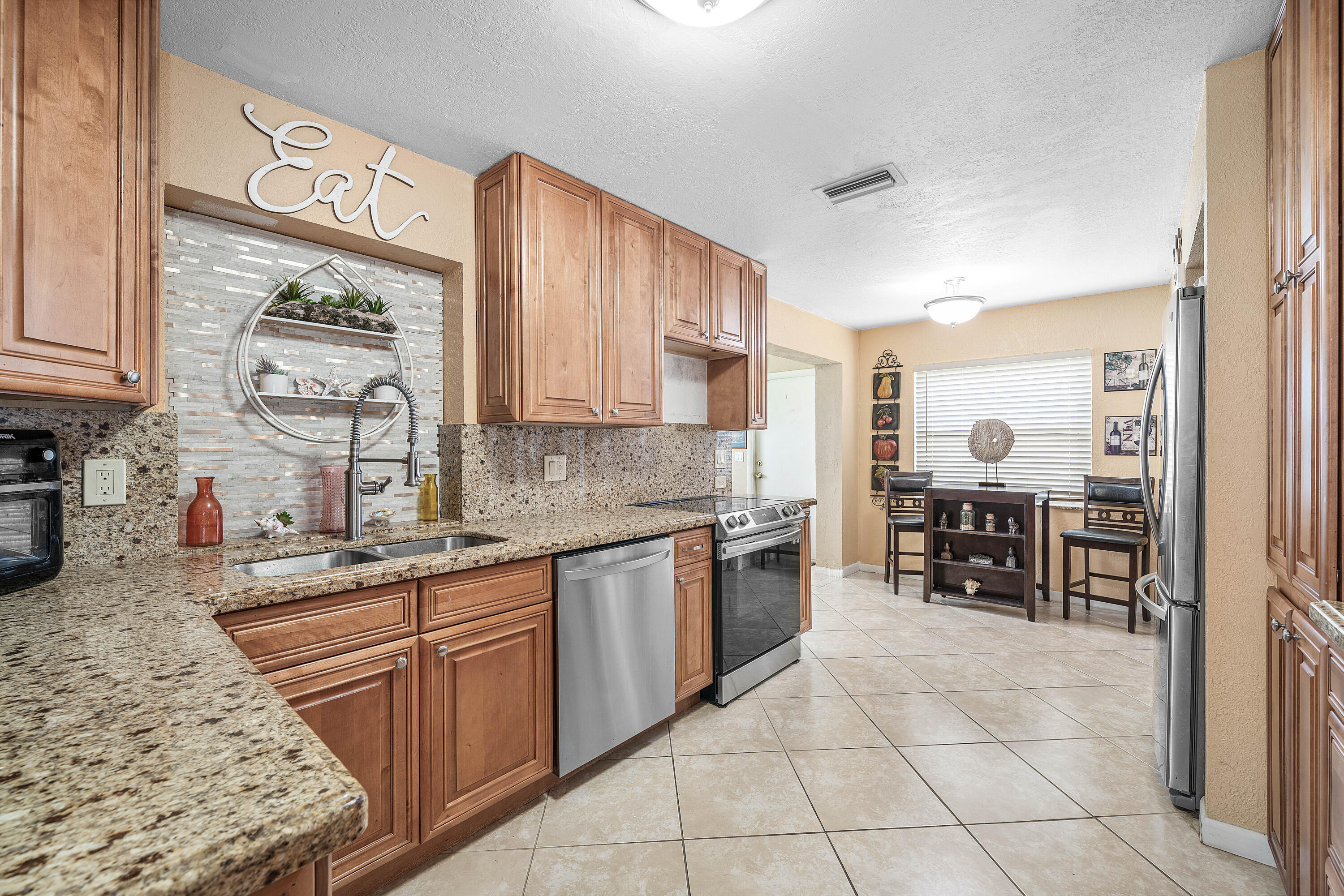 CRYSTAL LAKE 4TH SEC - Residential