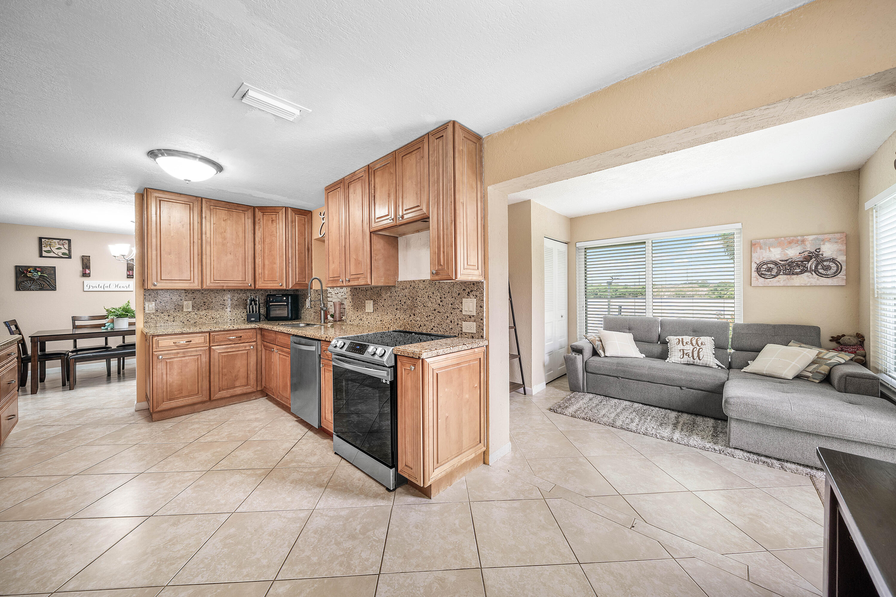 CRYSTAL LAKE 4TH SEC - Residential