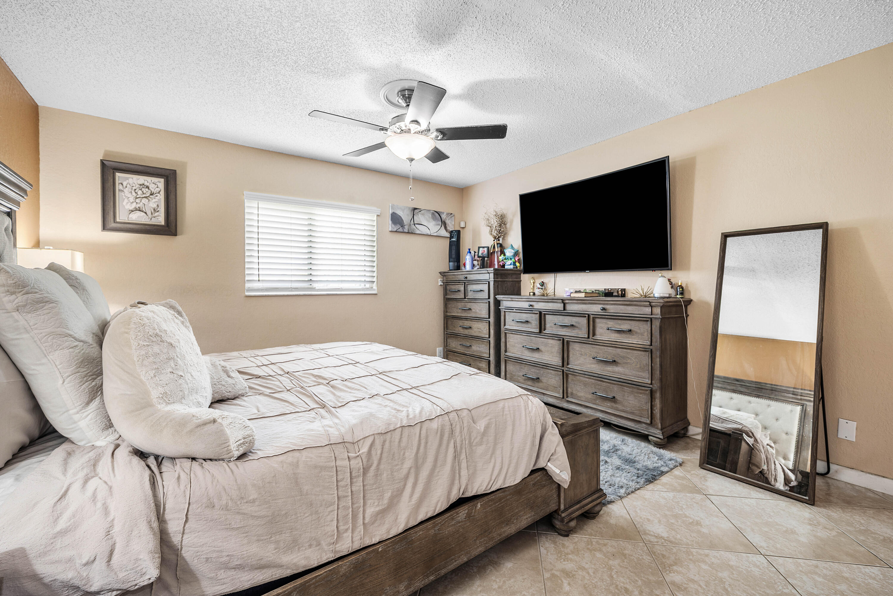 CRYSTAL LAKE 4TH SEC - Residential