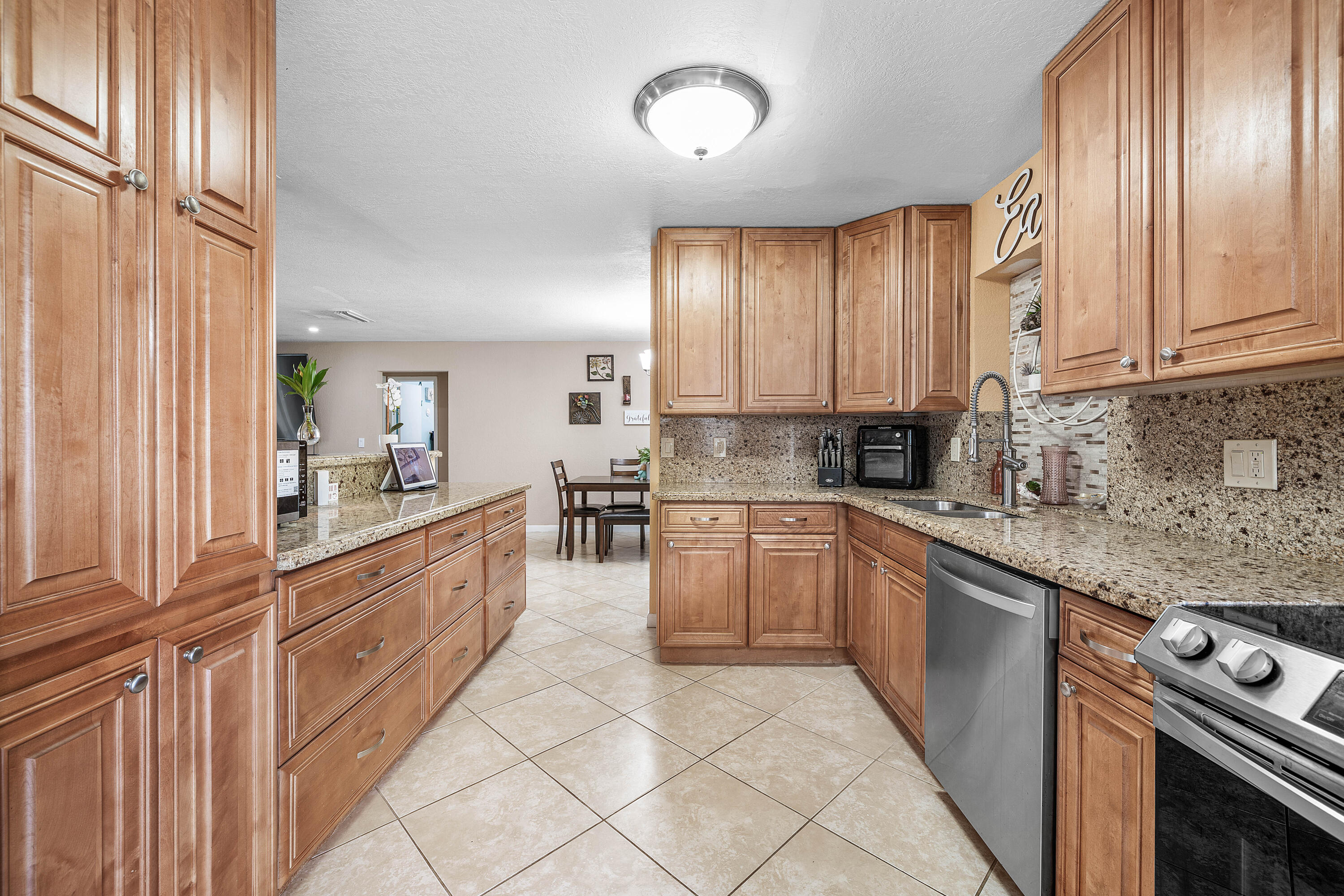 CRYSTAL LAKE 4TH SEC - Residential