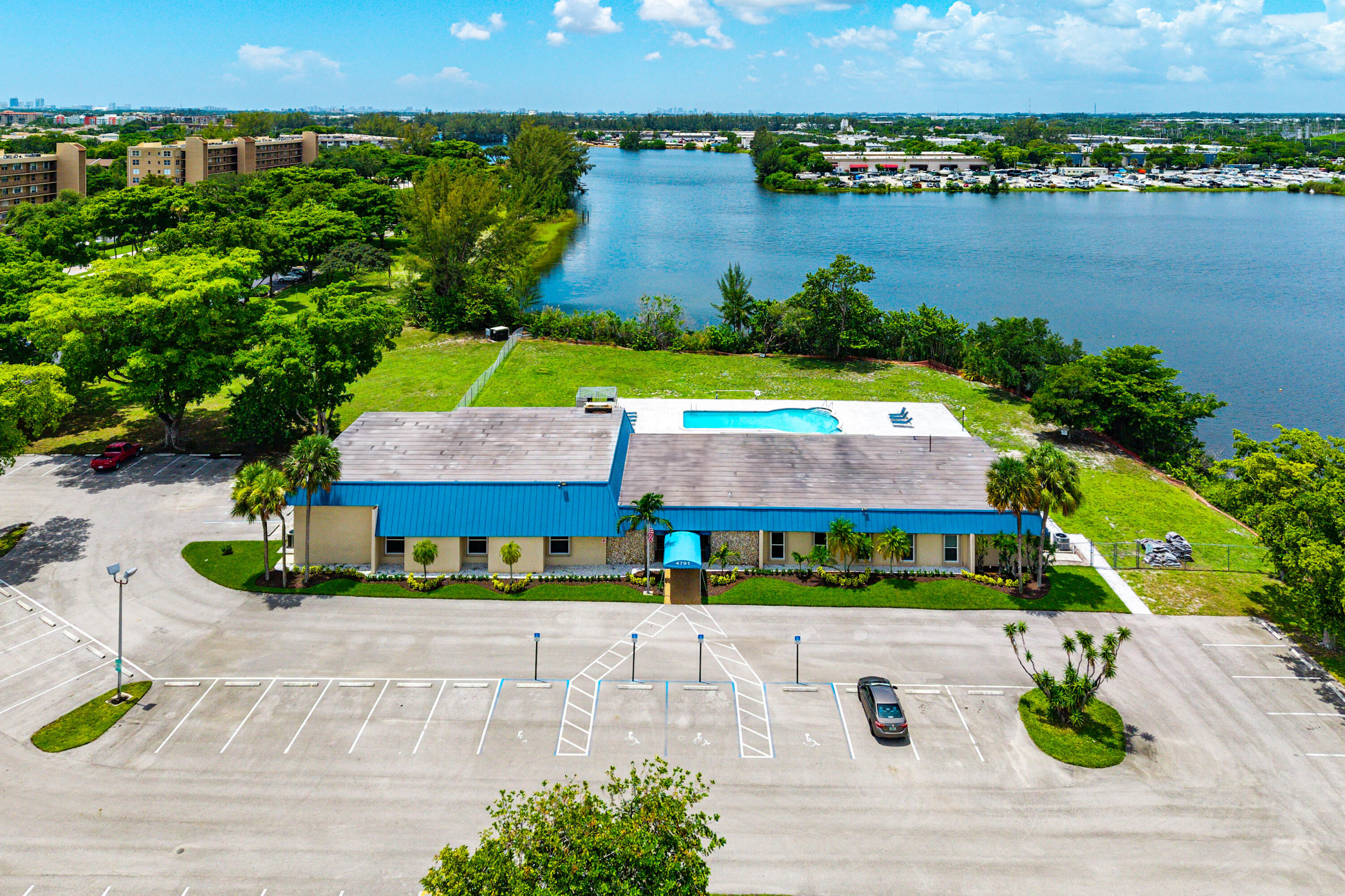 CRYSTAL LAKE 4TH SEC - Residential