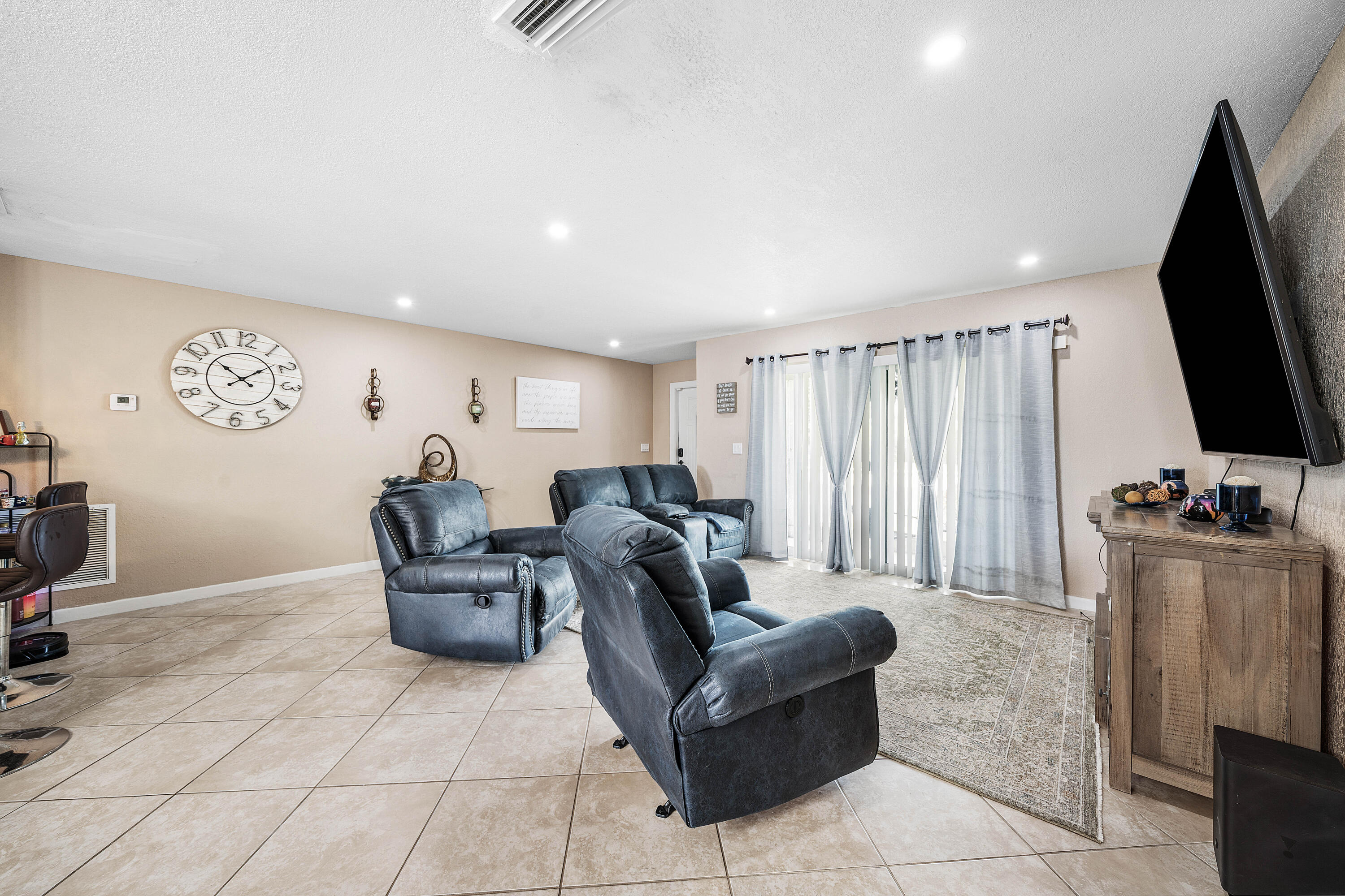 CRYSTAL LAKE 4TH SEC - Residential