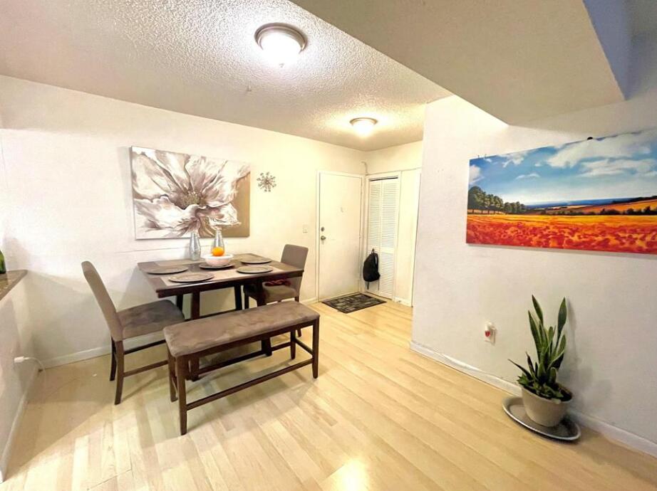 MANORS OF INVERRARY I-5 - Residential Lease