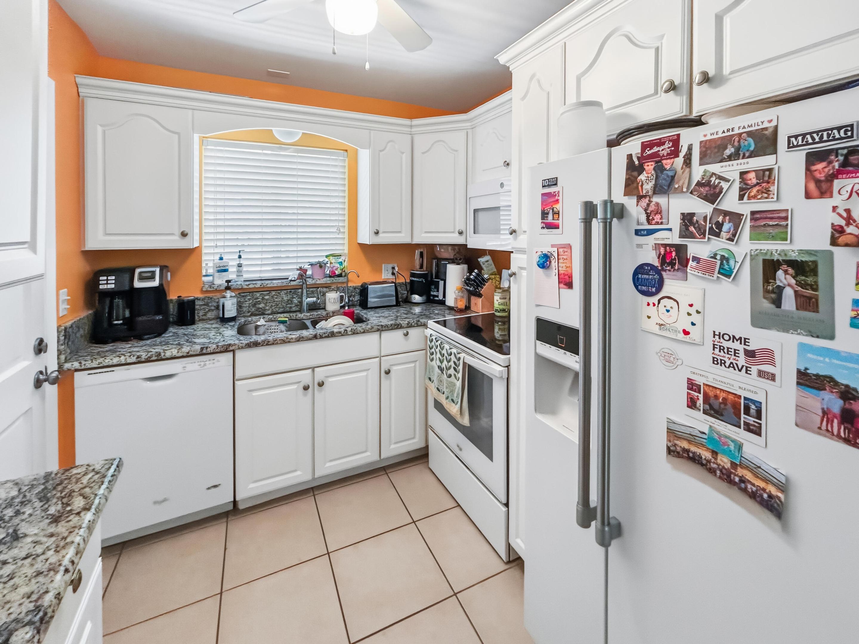 TEQUESTA GARDEN CONDO 8 - Residential