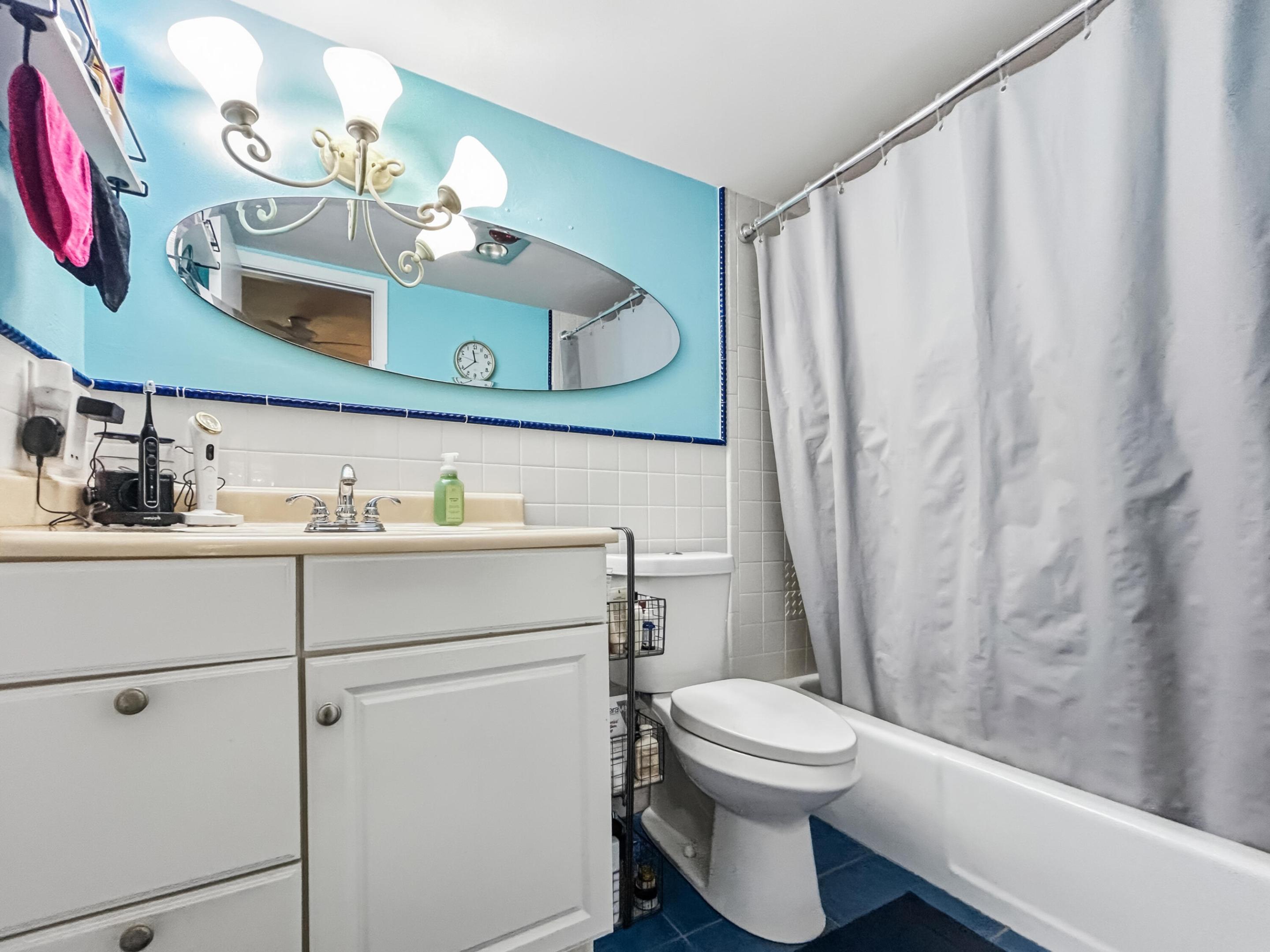 TEQUESTA GARDEN CONDO 8 - Residential