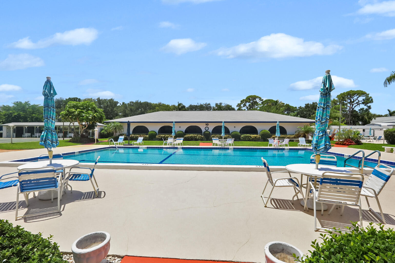 TEQUESTA GARDEN CONDO 8 - Residential