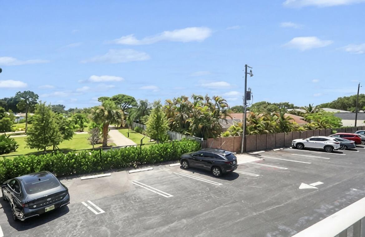 TEQUESTA GARDEN CONDO 8 - Residential