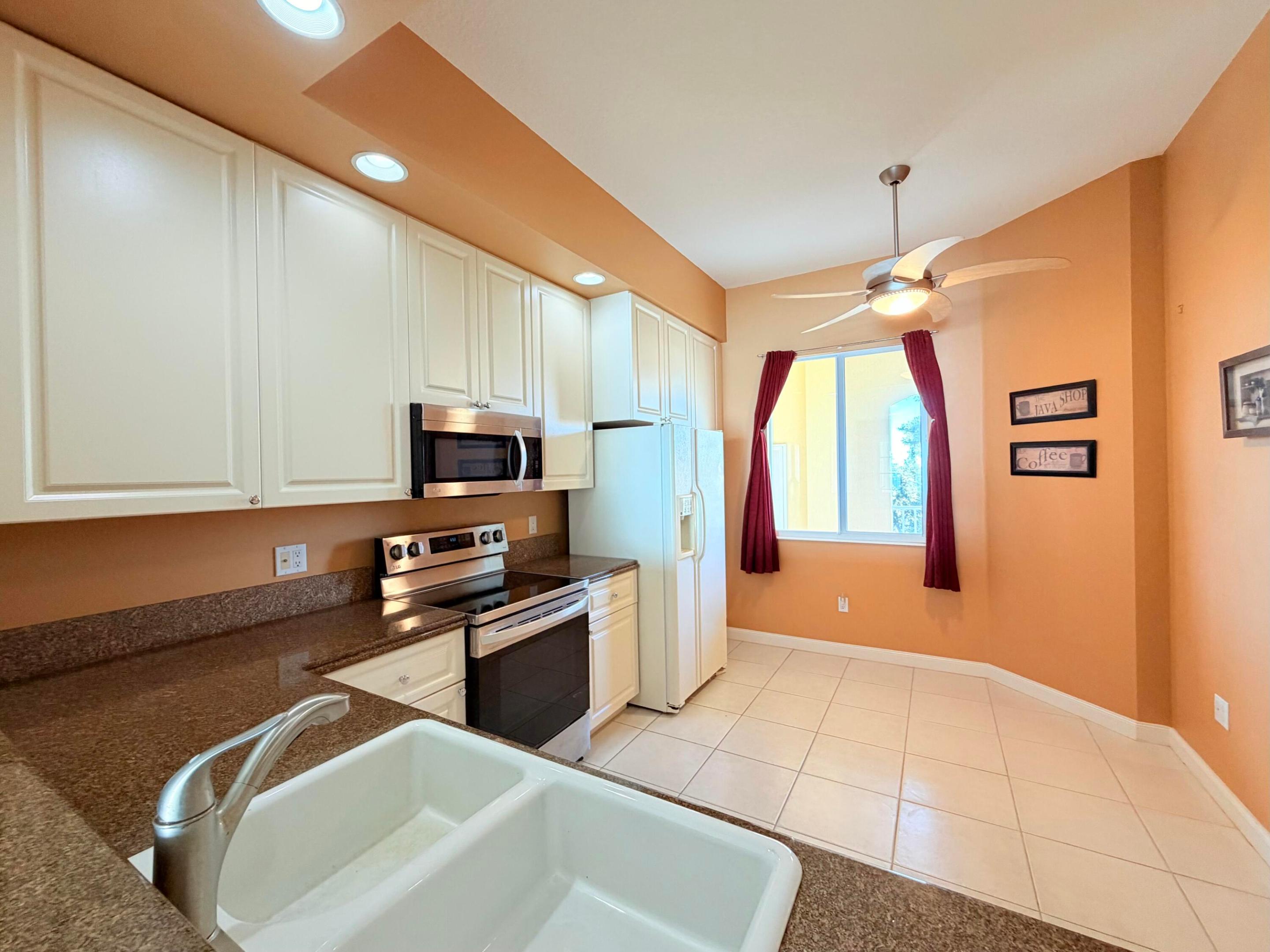 HARBOUR ISLE AT HUTCHINSON ISLAND WEST, A CONDOMIN - Residential