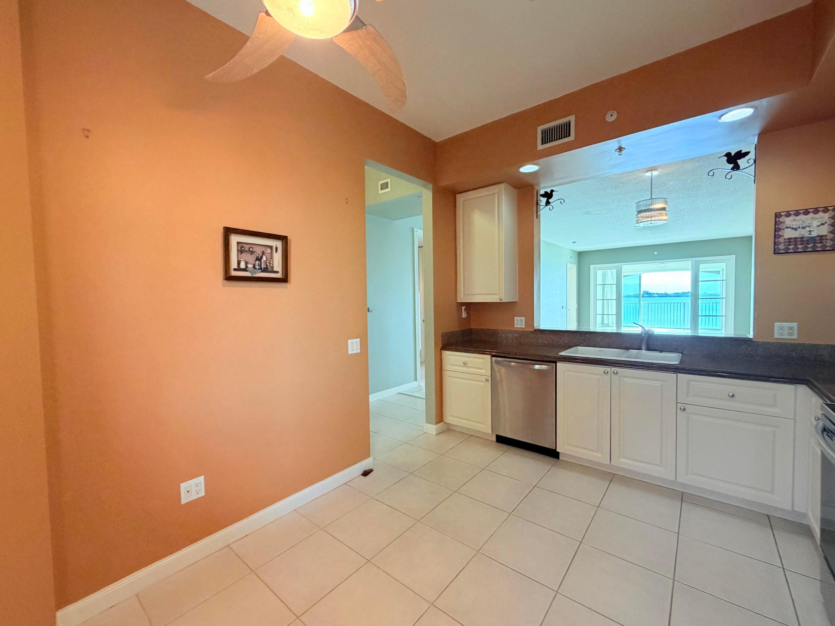 HARBOUR ISLE AT HUTCHINSON ISLAND WEST, A CONDOMIN - Residential