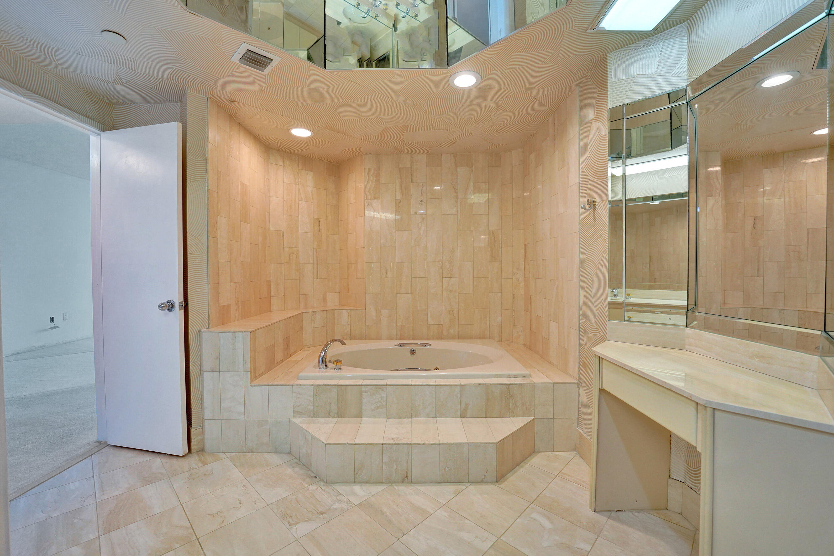CORNICHE CONDO - Residential