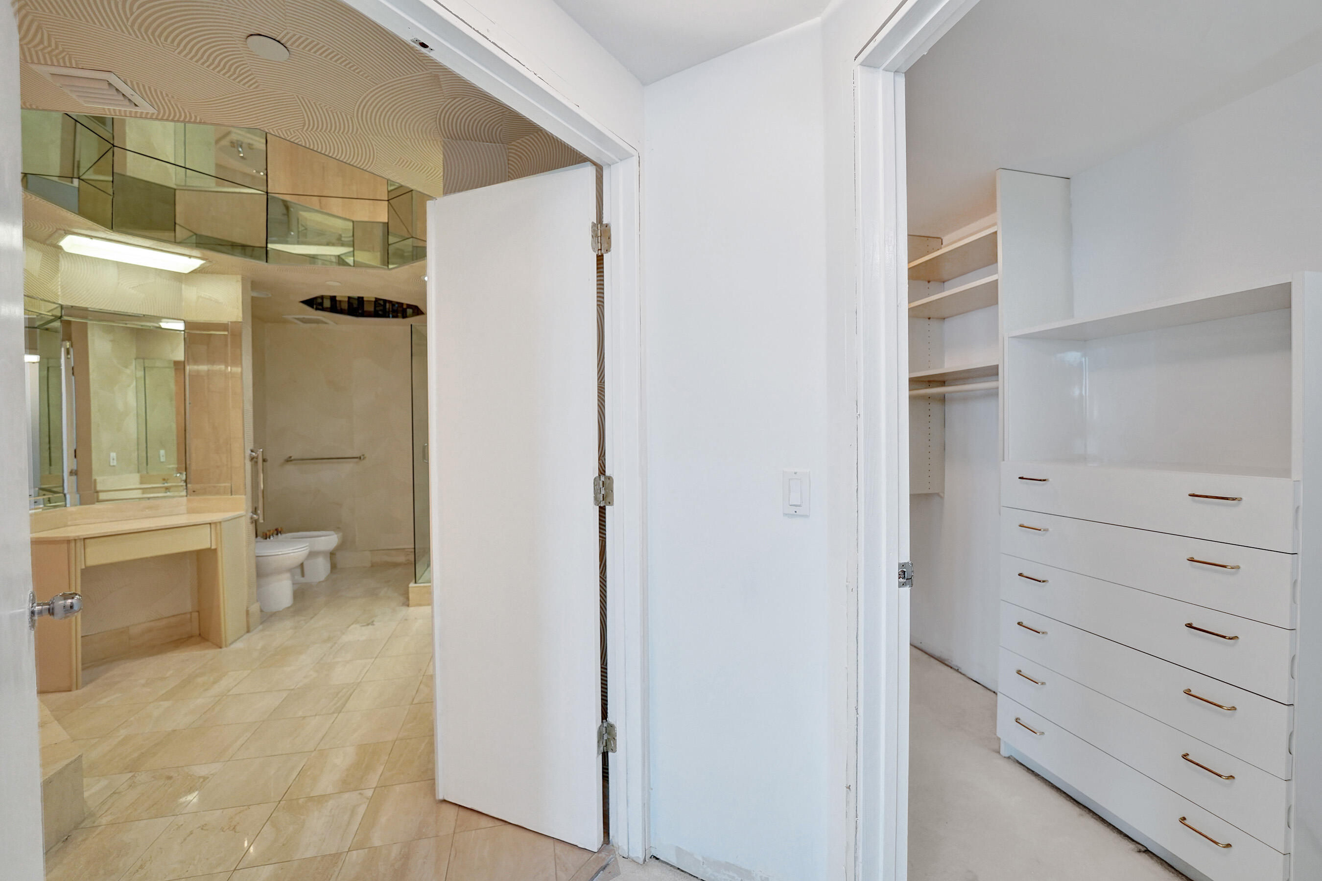 CORNICHE CONDO - Residential