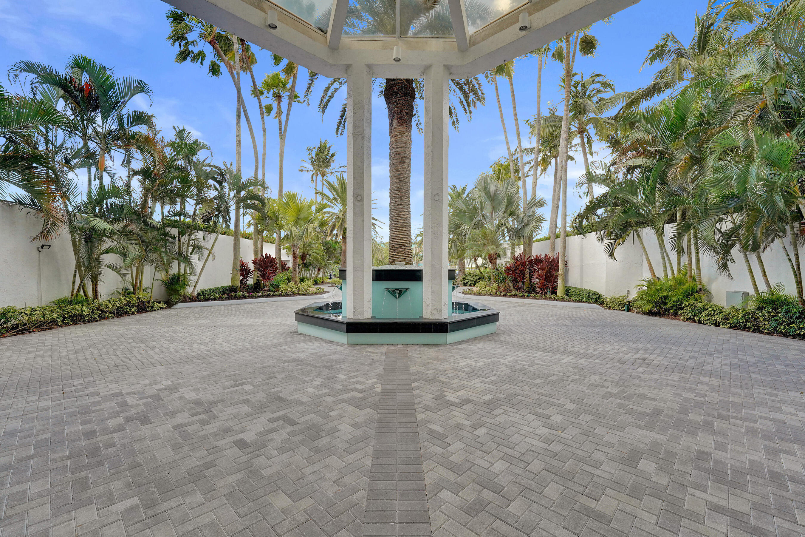 CORNICHE CONDO - Residential