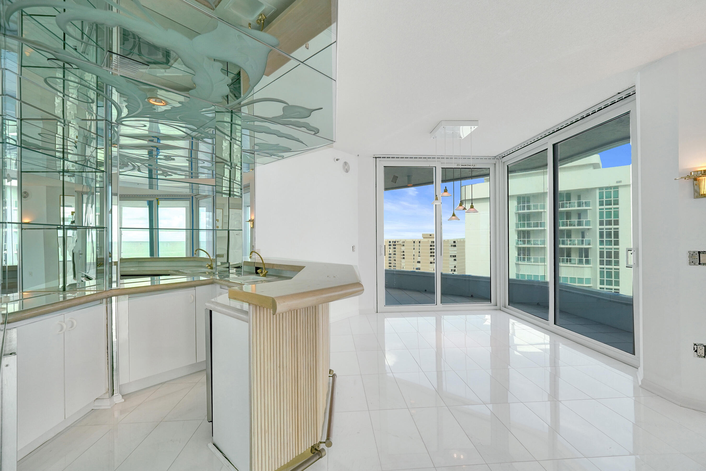 CORNICHE CONDO - Residential