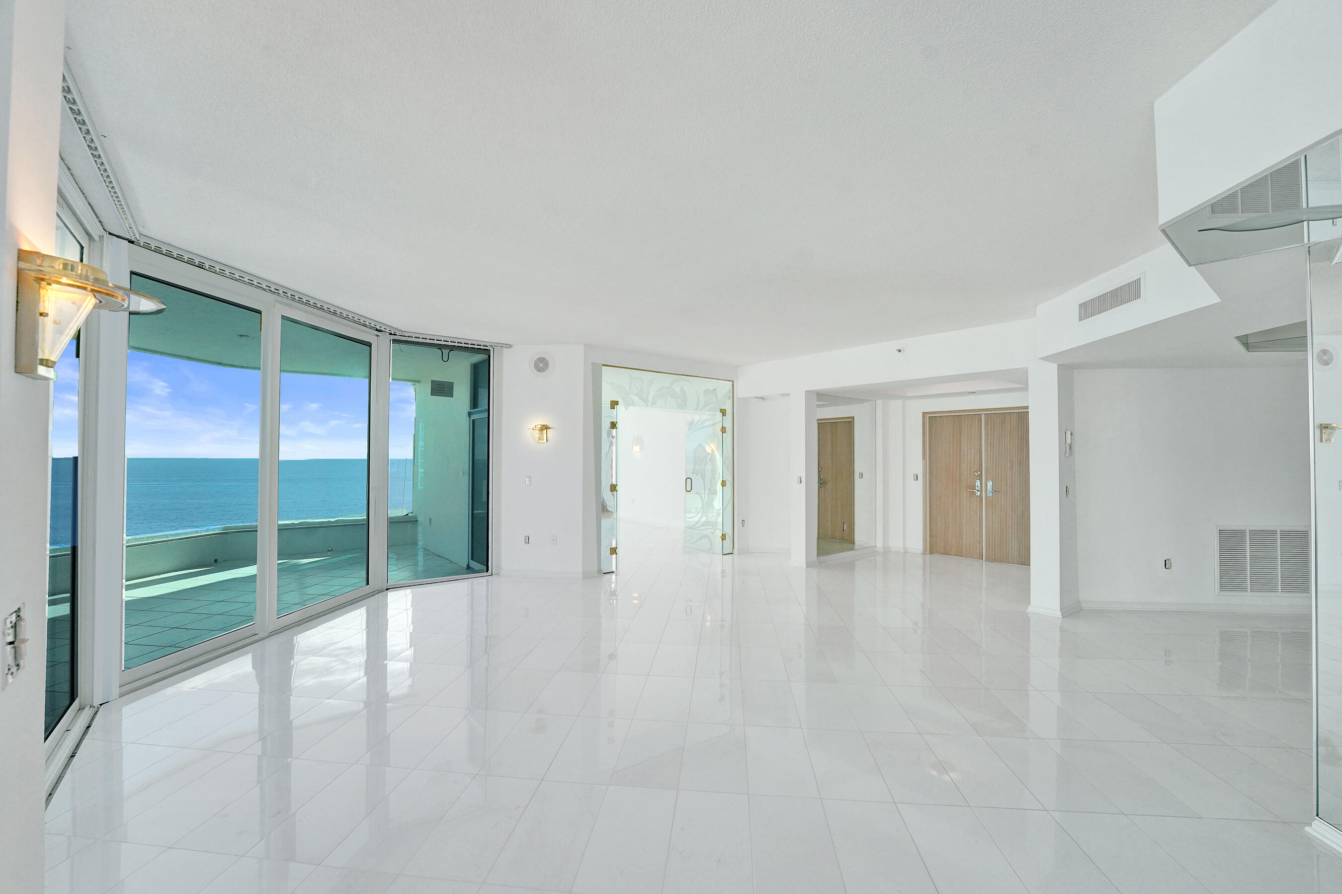CORNICHE CONDO - Residential