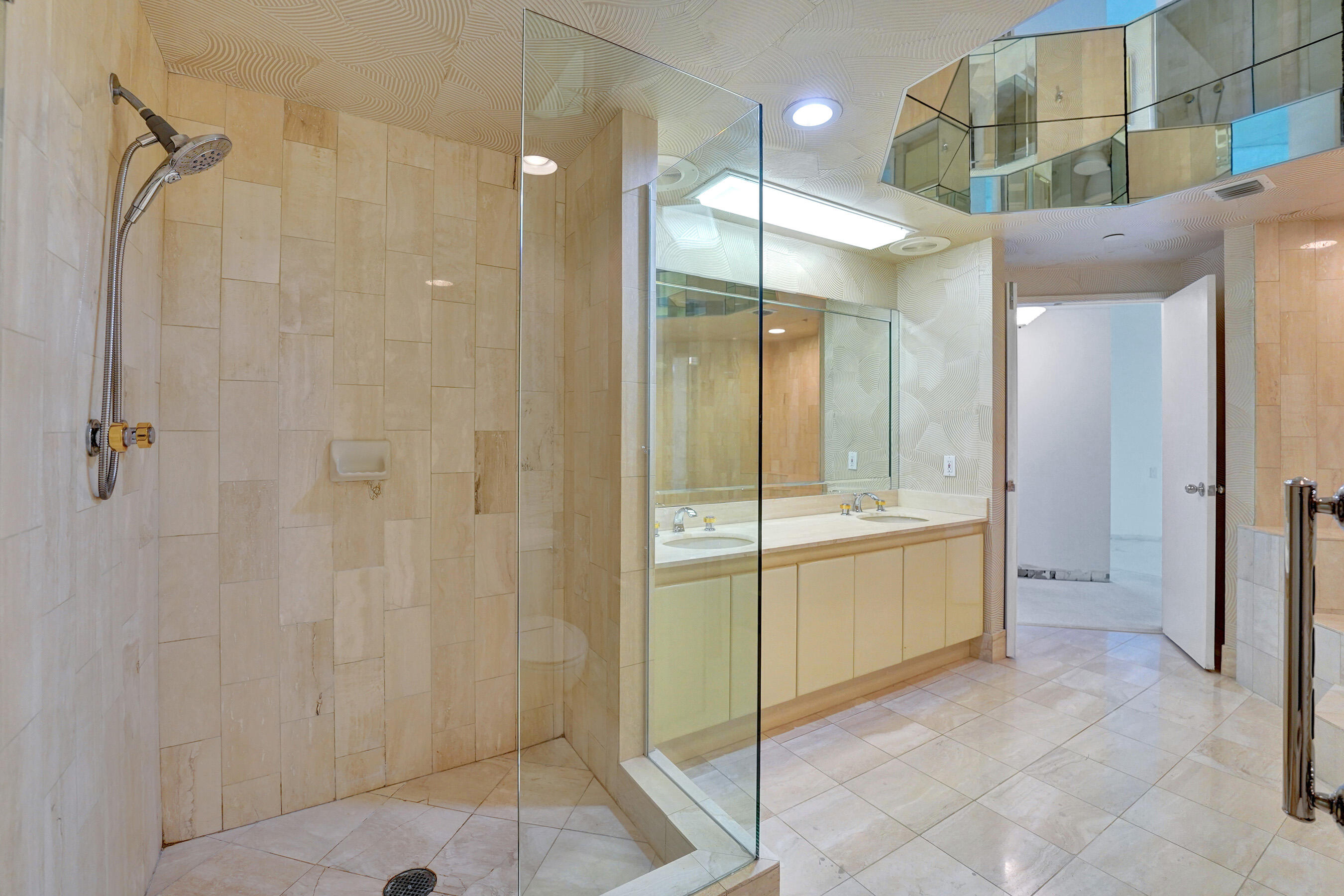 CORNICHE CONDO - Residential