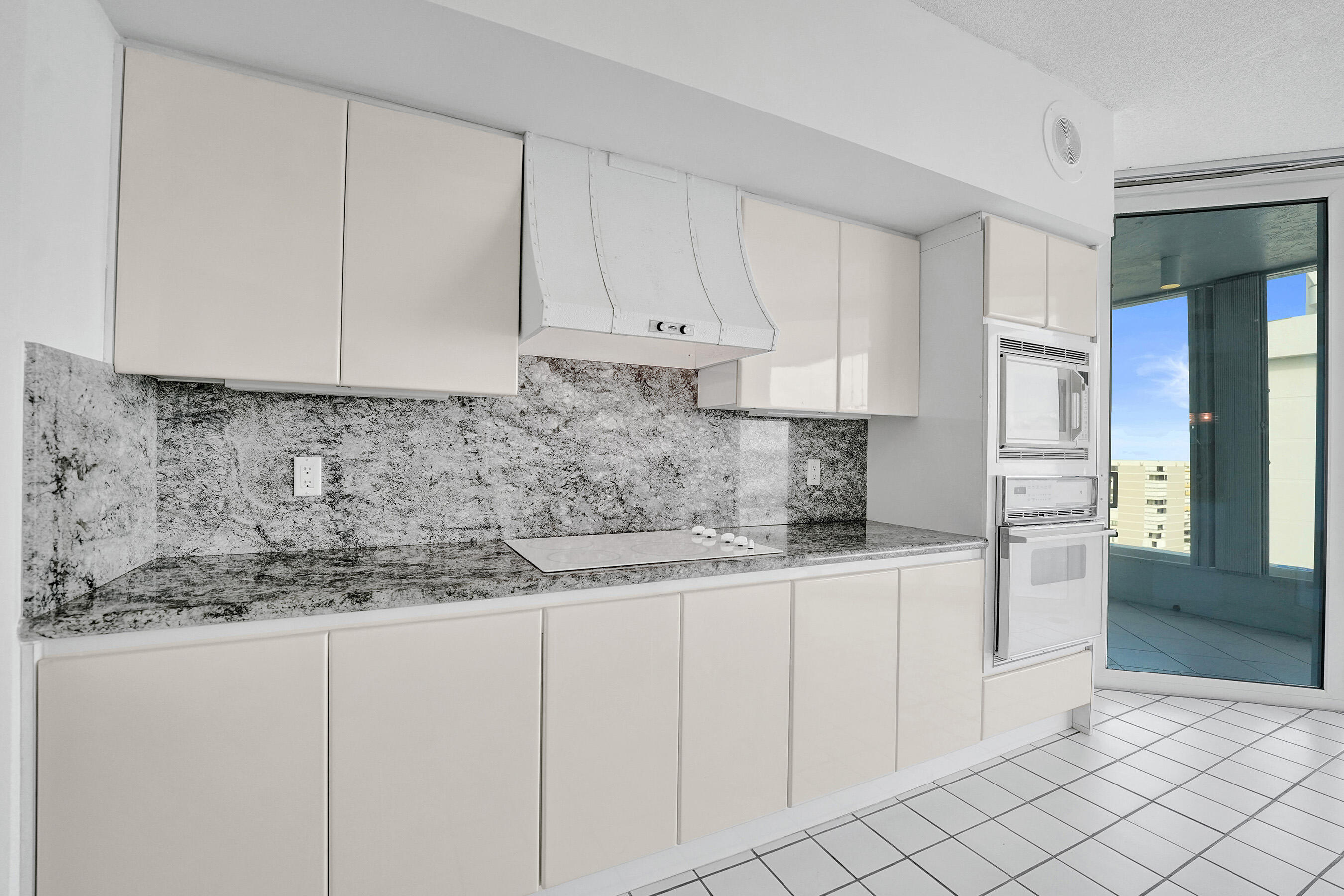 CORNICHE CONDO - Residential