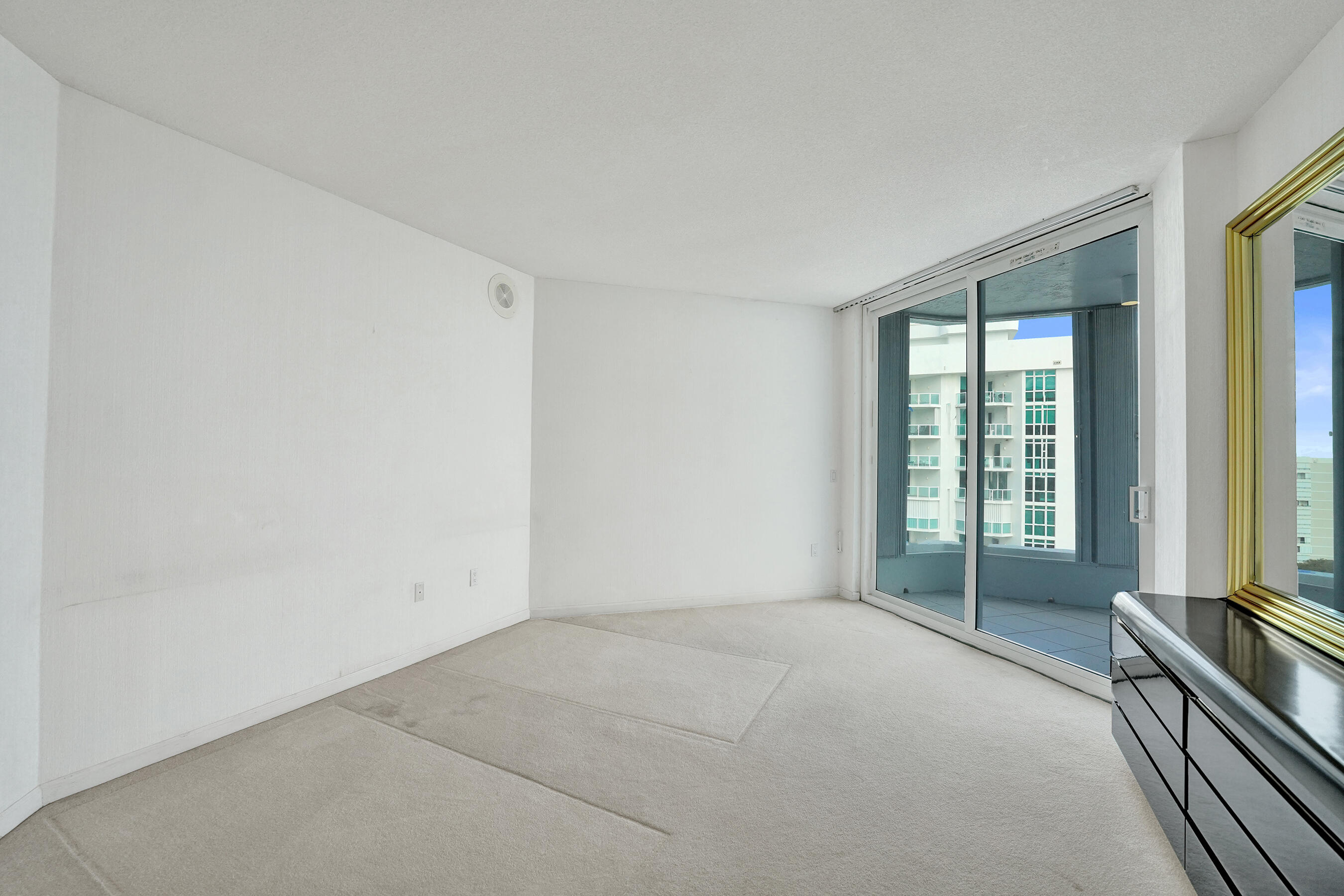 CORNICHE CONDO - Residential