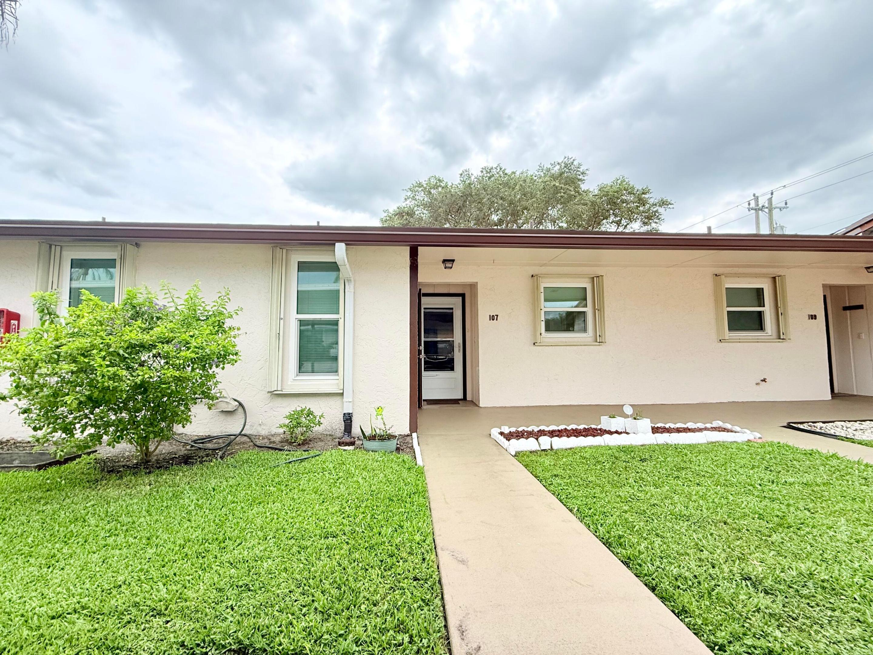 TWIN LAKES SOUTH & TOWN VILLAS CONDO - Residential Lease