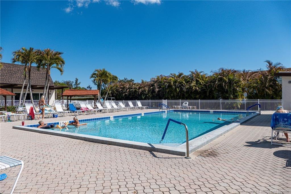 TWIN LAKES SOUTH & TOWN VILLAS CONDO - Residential Lease