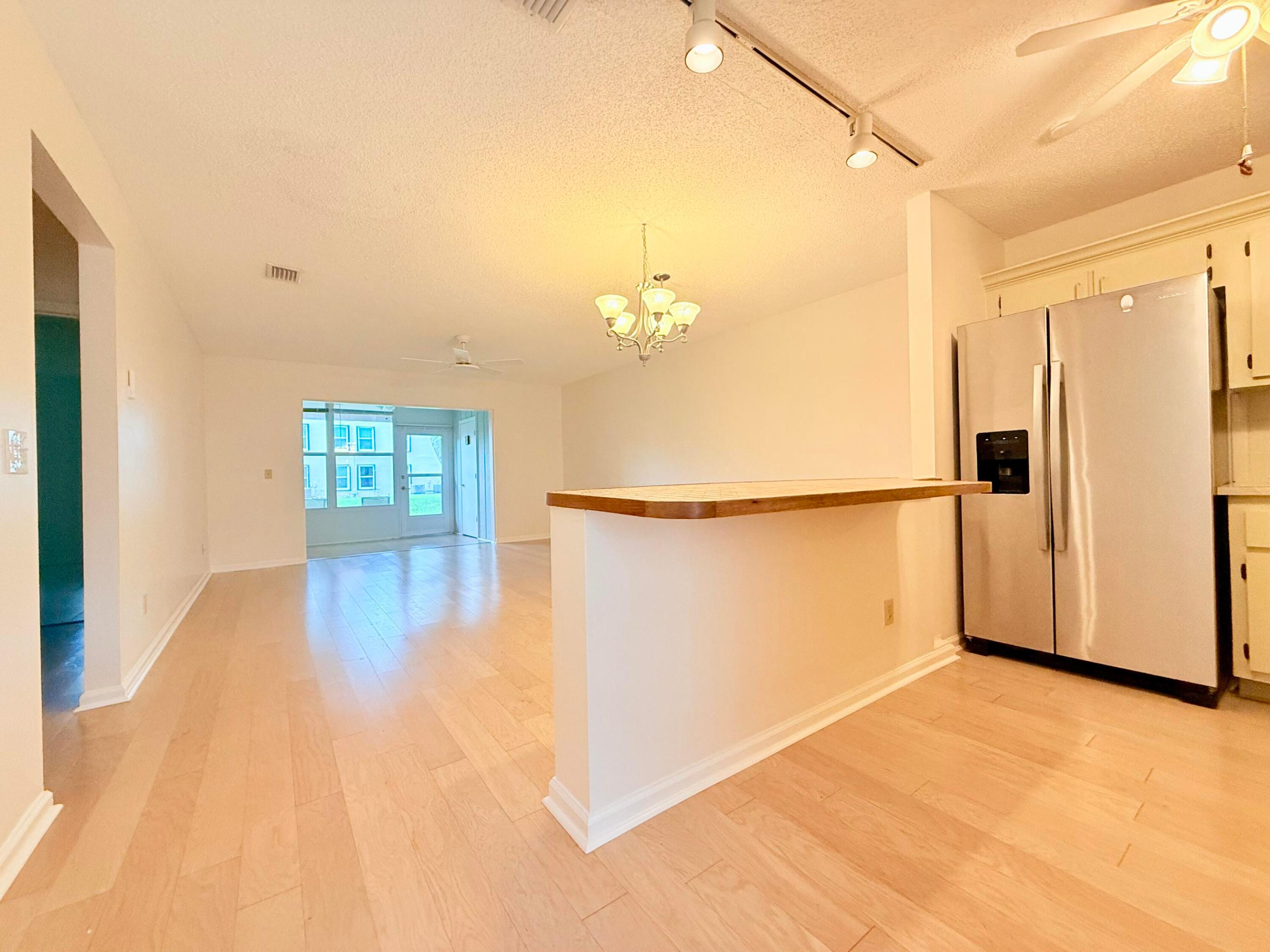 TWIN LAKES SOUTH & TOWN VILLAS CONDO - Residential Lease