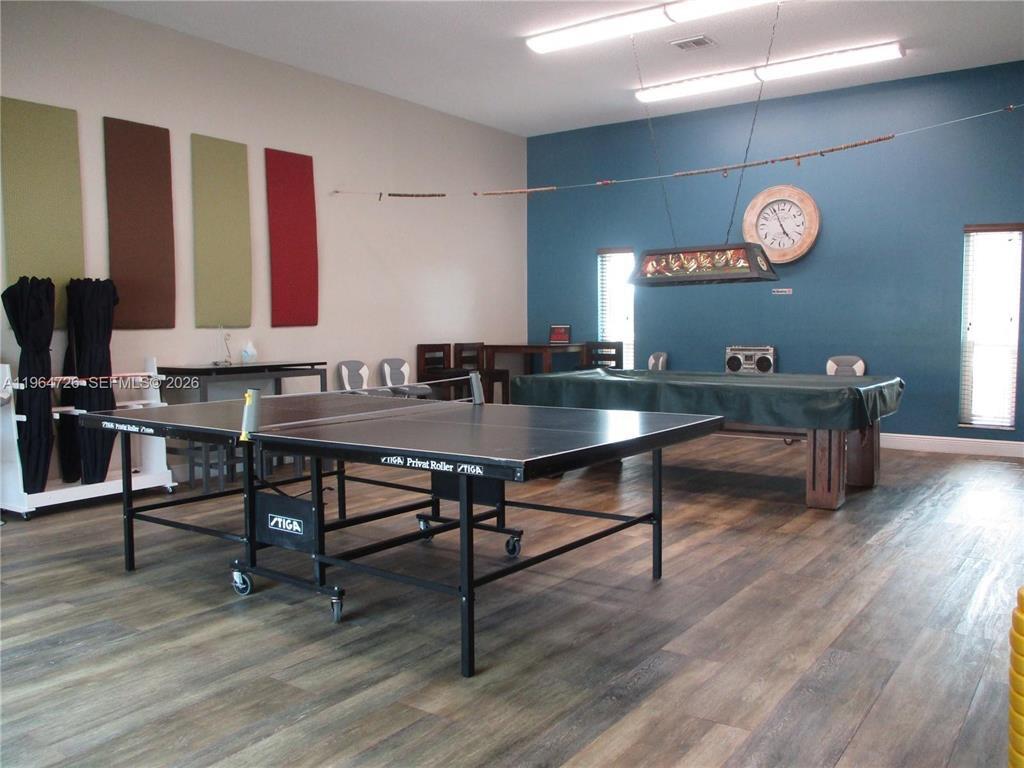 TWIN LAKES SOUTH & TOWN VILLAS CONDO - Residential Lease