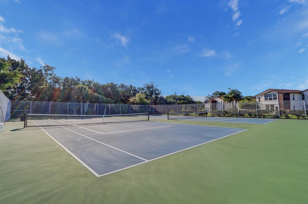 TWIN LAKES SOUTH & TOWN VILLAS CONDO - Residential Lease