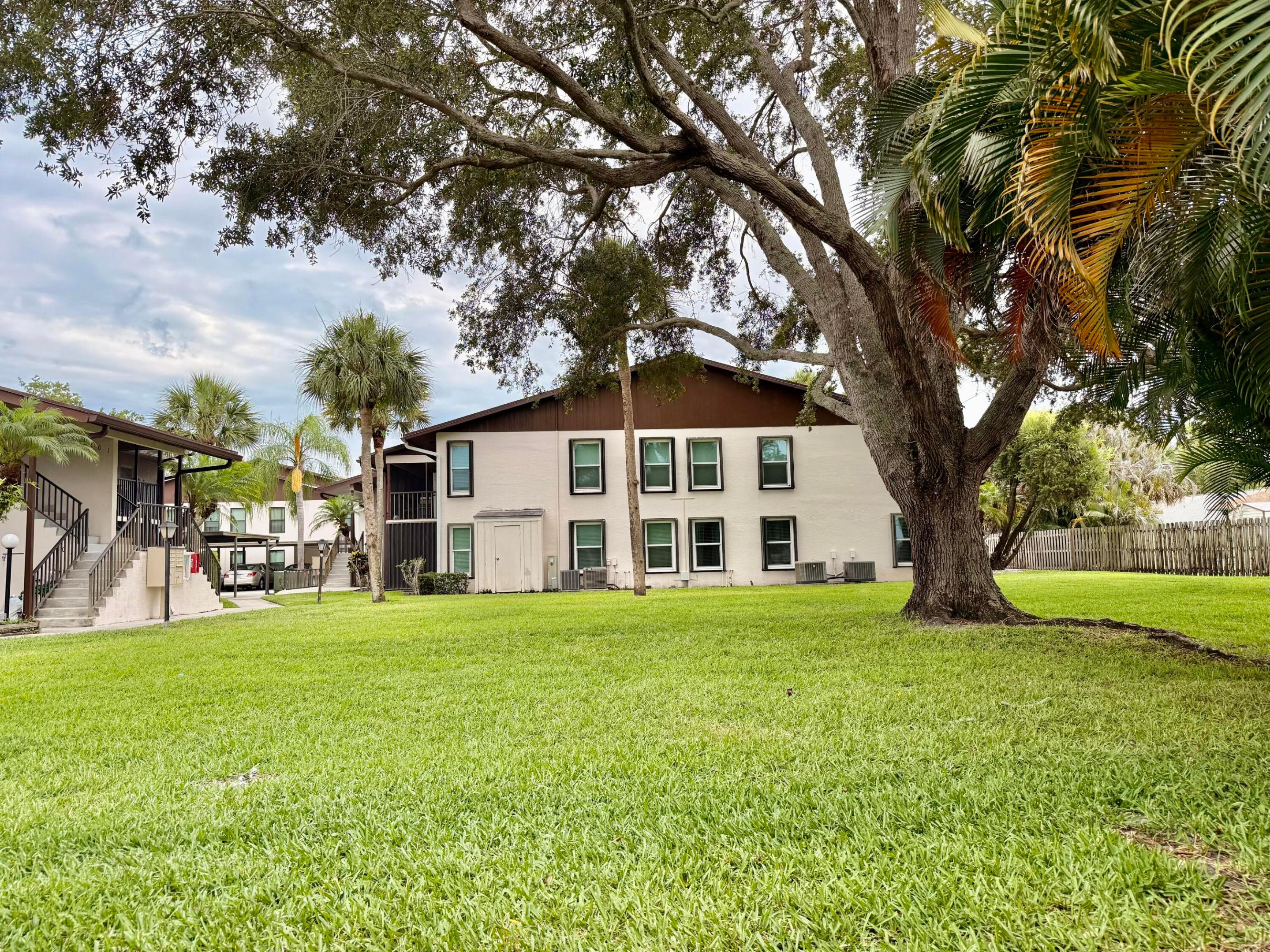 TWIN LAKES SOUTH & TOWN VILLAS CONDO - Residential Lease