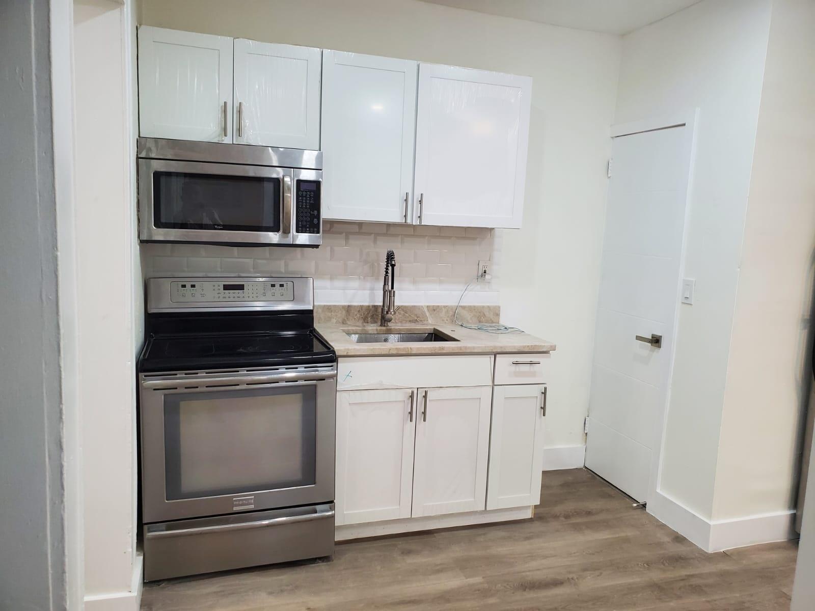 HOLLYWOOD - Residential Lease