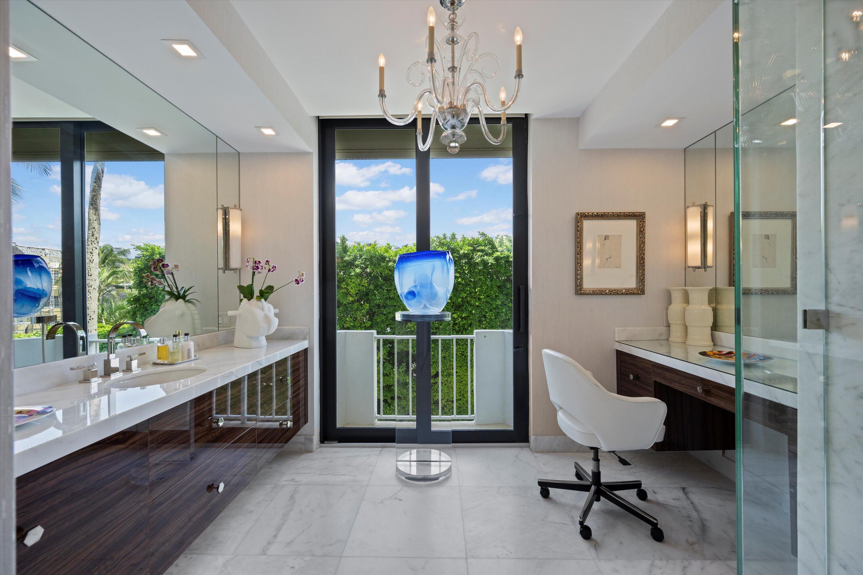 KIRKLAND HOUSE COND - Residential