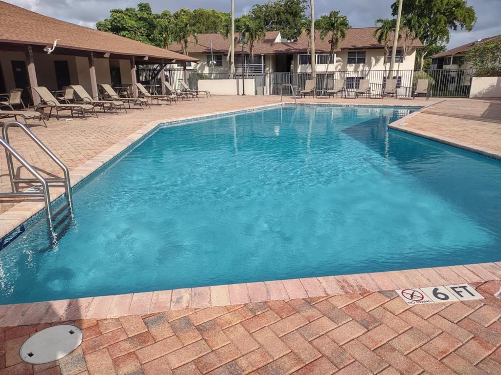 LAURELS AT MARGATE CONDO - Residential