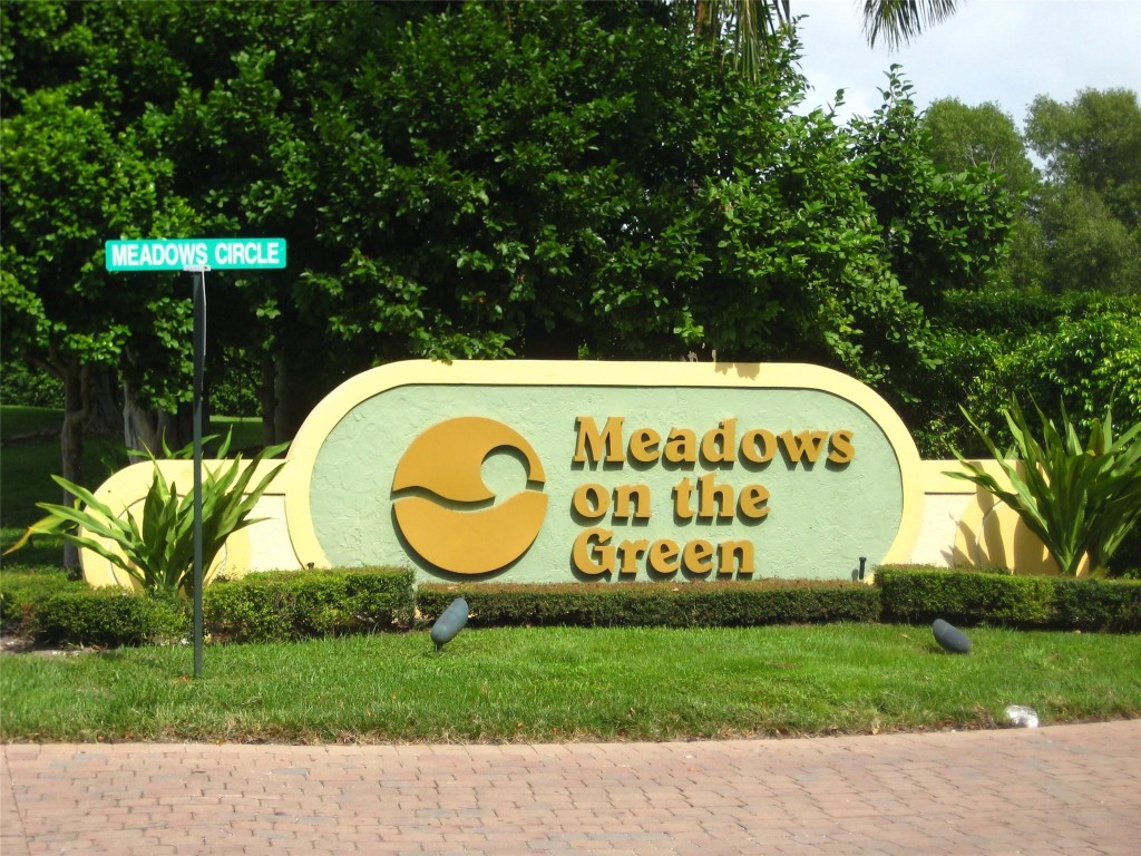 1 bedroom 1 bath condo in gated community. First floor, Screened balcony, Tiles through out, no carpet. Washer and dryer in unit. Close to school, shopping, and I-95. Gym, pools, and tennis court in community.