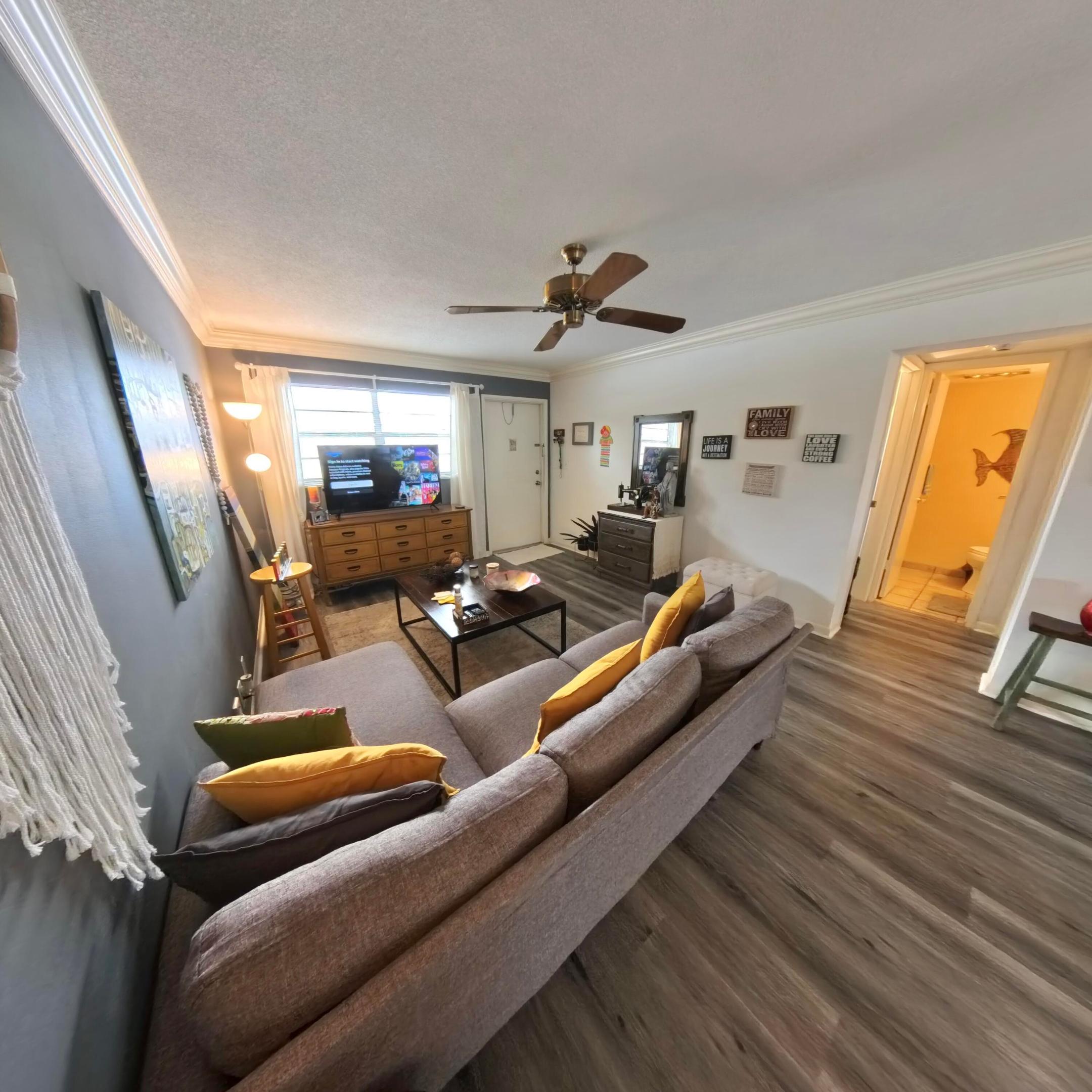 CRYSTAL LAKE CONDO 4100 - Residential