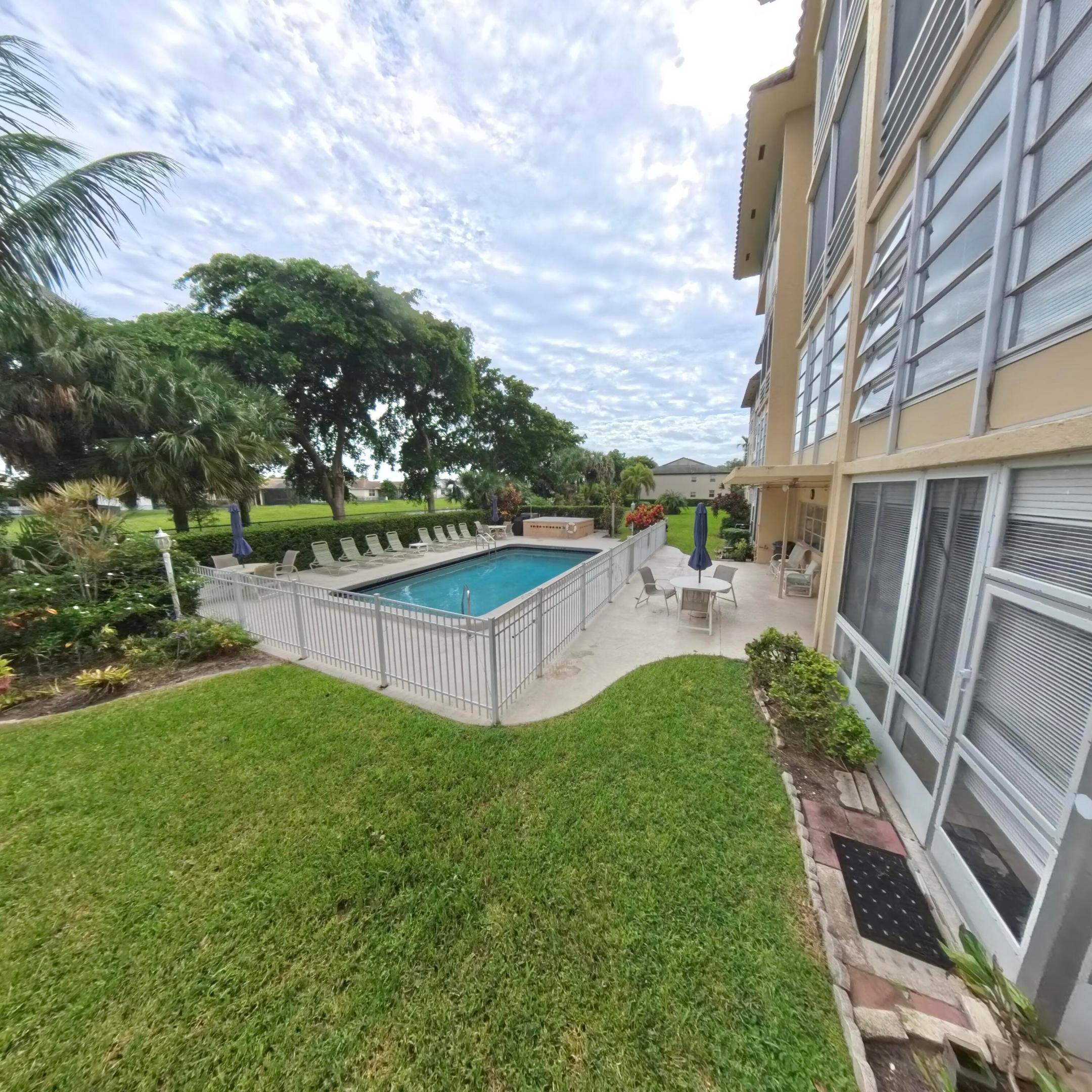 CRYSTAL LAKE CONDO 4100 - Residential