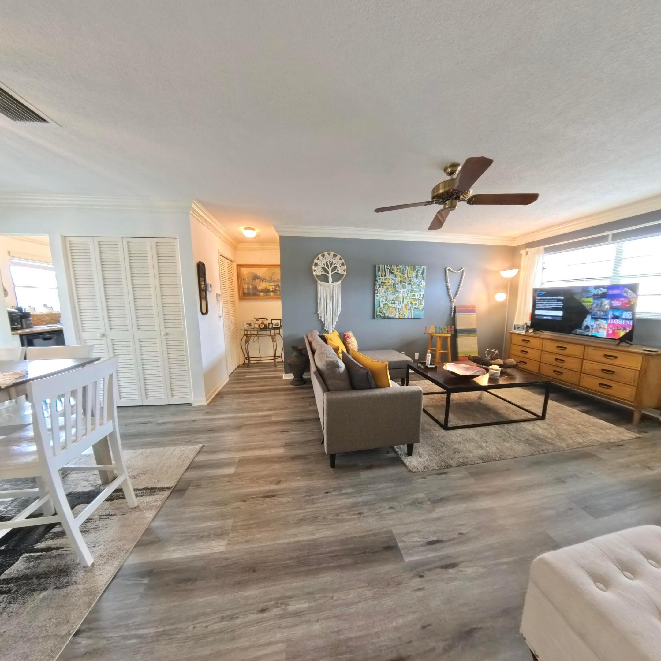 CRYSTAL LAKE CONDO 4100 - Residential