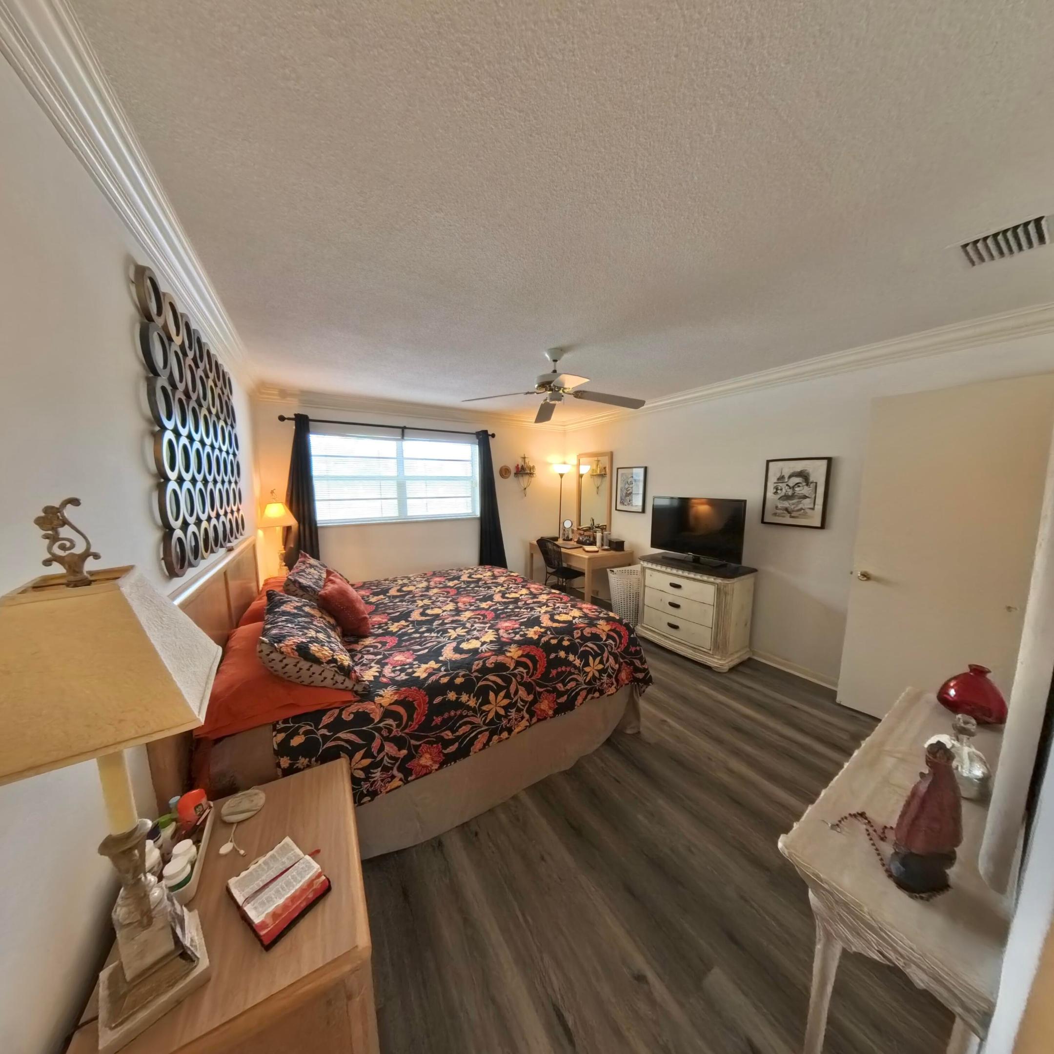 CRYSTAL LAKE CONDO 4100 - Residential