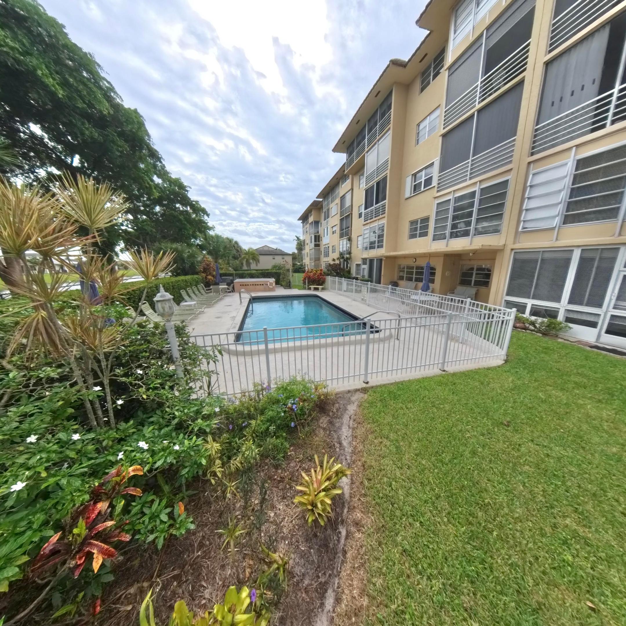 CRYSTAL LAKE CONDO 4100 - Residential